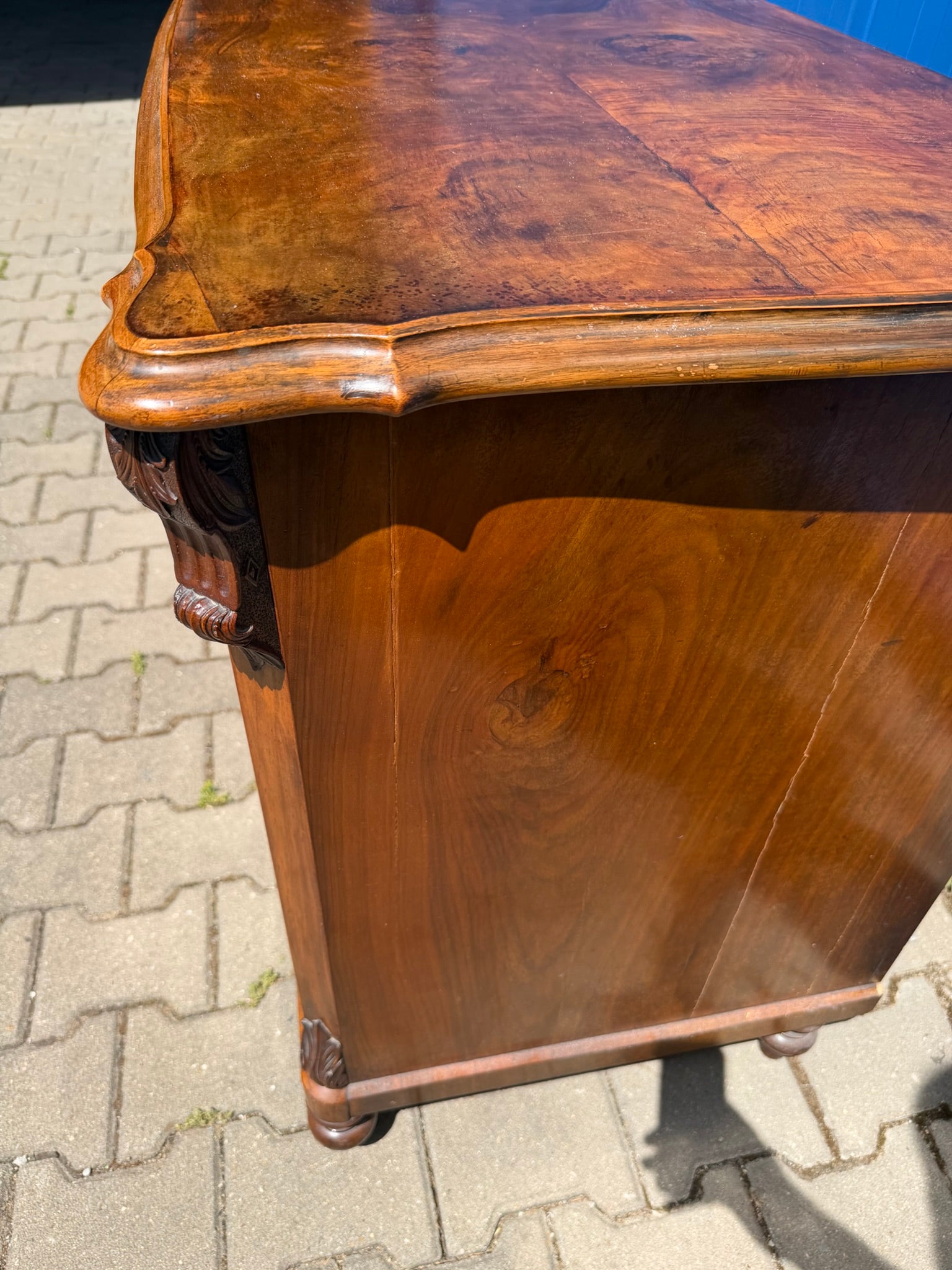 Kommode Louis Philippe um 1870, Nussbaum und Wurzelnuss furniert, restauriert