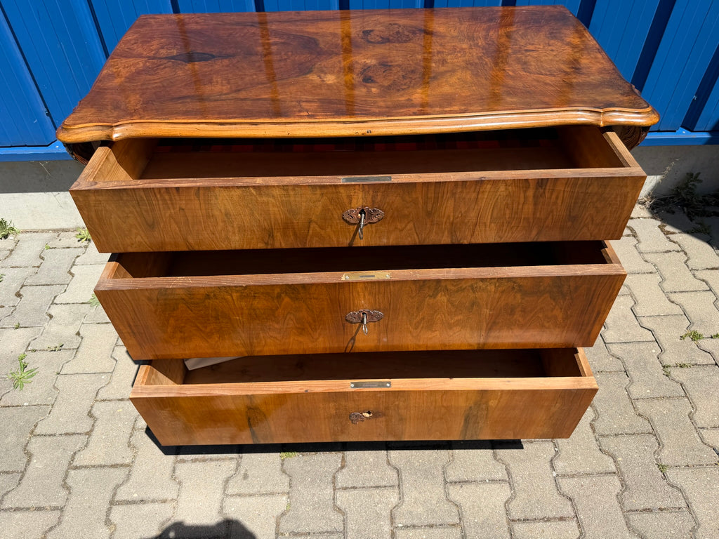Kommode Louis Philippe um 1870, Nussbaum und Wurzelnuss furniert, restauriert