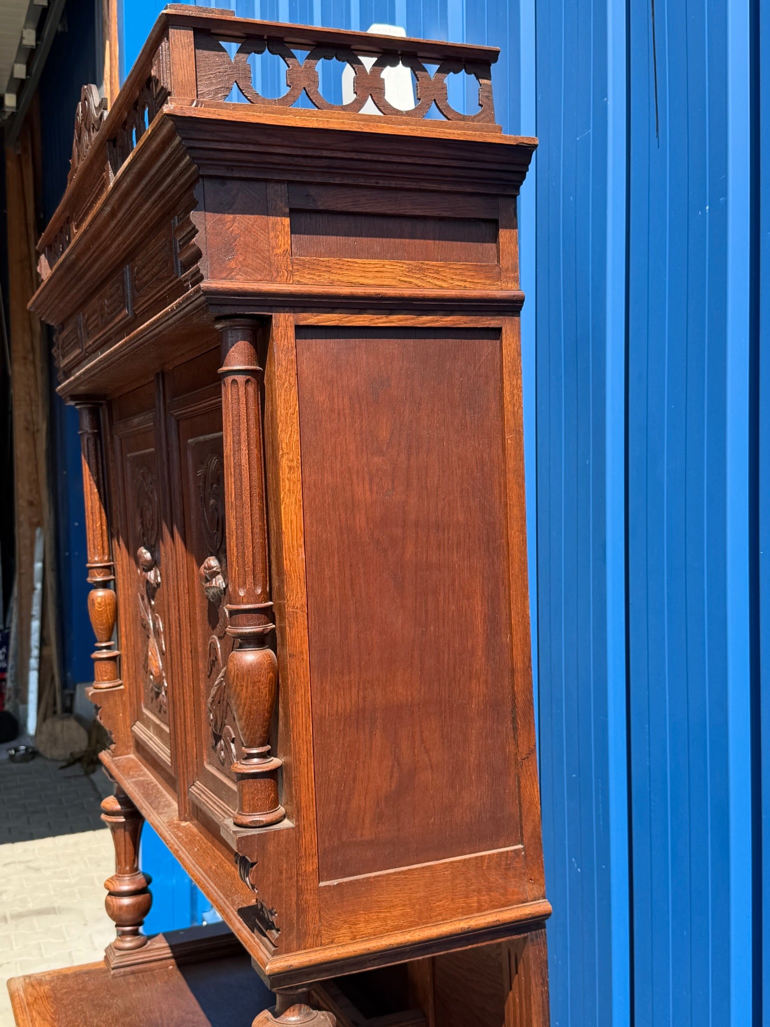 Buffet Henri II, Eiche, um 1880, dreiteilig mit originaler Krone