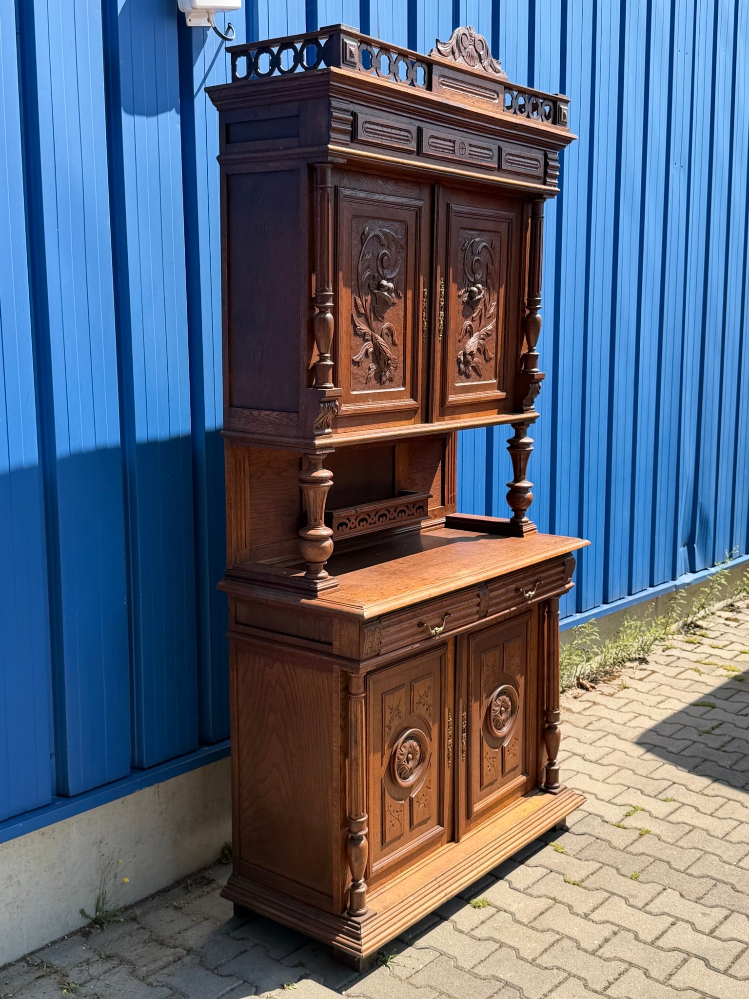Buffet Henri II, Eiche, um 1880, dreiteilig mit originaler Krone
