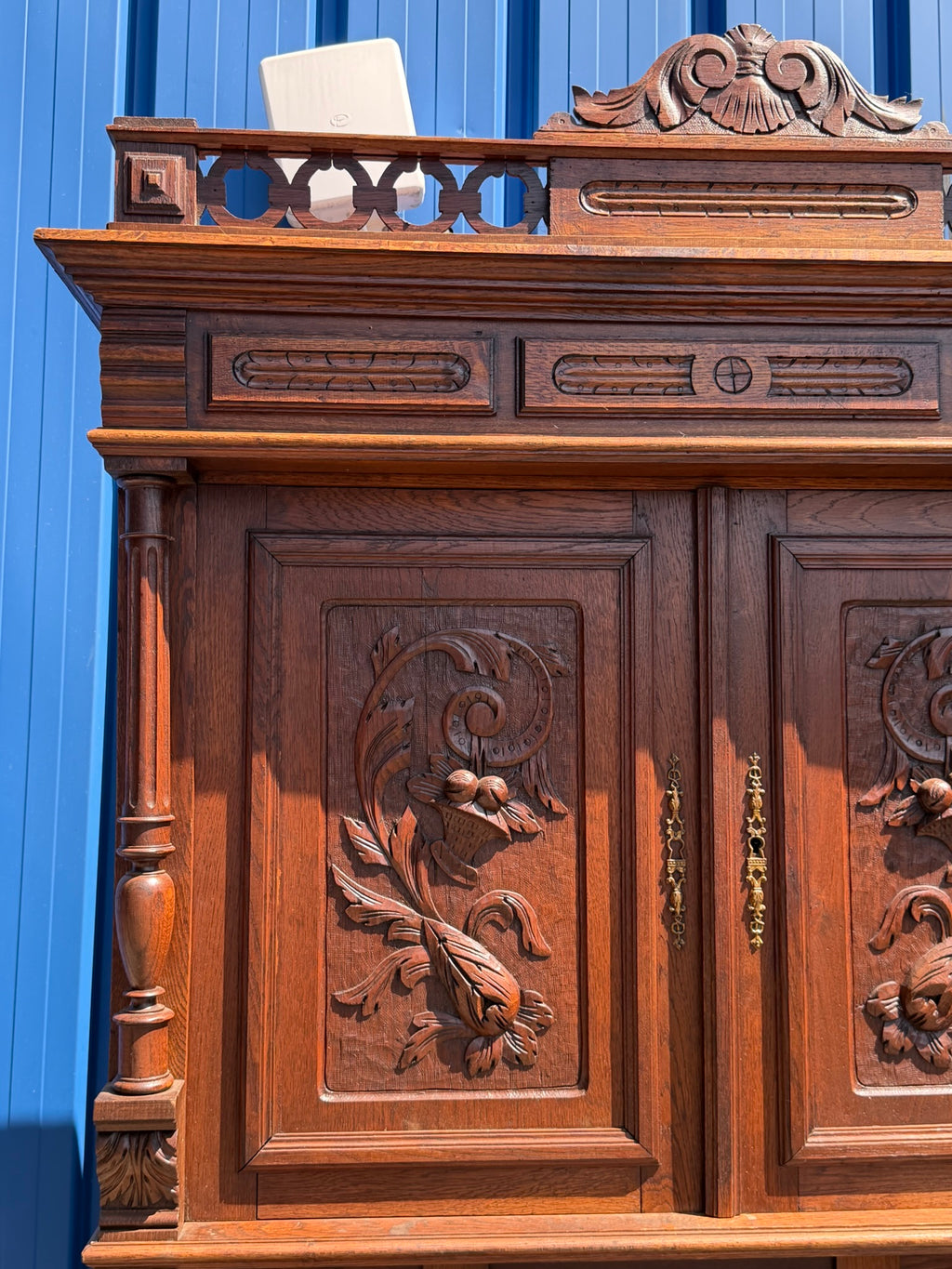Buffet Henri II, Eiche, um 1880, dreiteilig mit originaler Krone