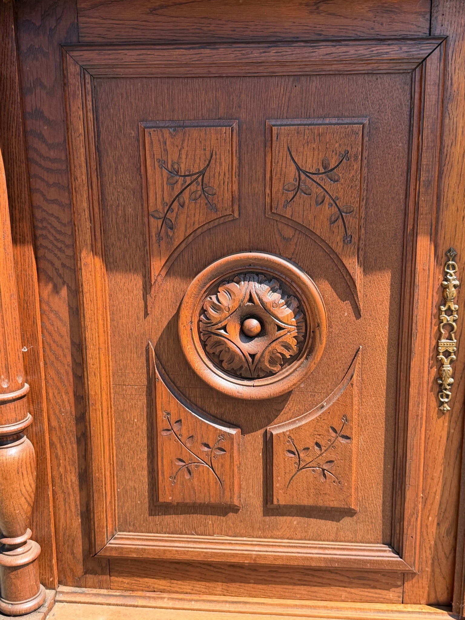 Buffet Henri II, Eiche, um 1880, dreiteilig mit originaler Krone