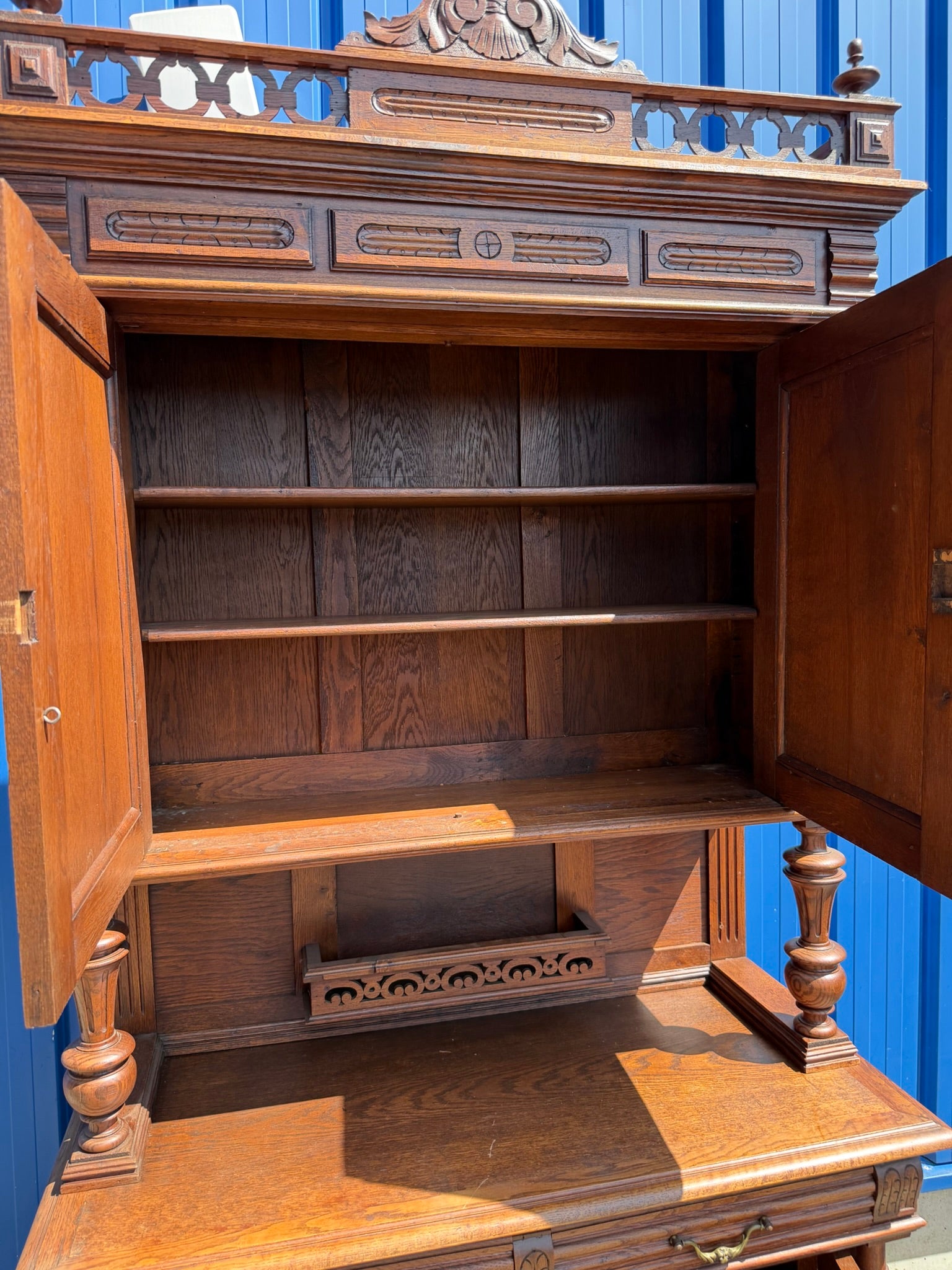Buffet Henri II, Eiche, um 1880, dreiteilig mit originaler Krone