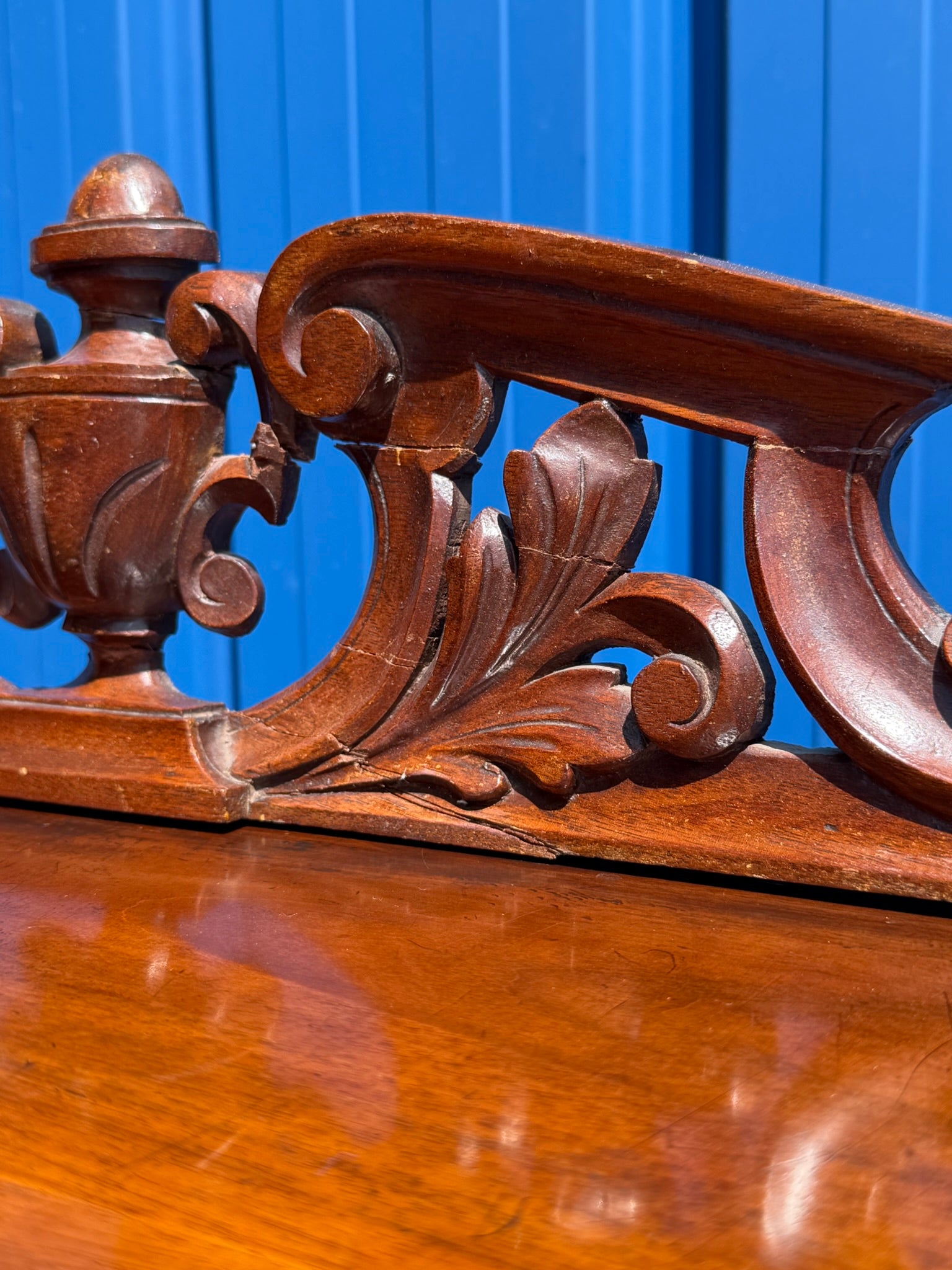 Vertiko Louis Philippe um 1860, Nussbaum und Wurzelnuss, mit Aufsatz