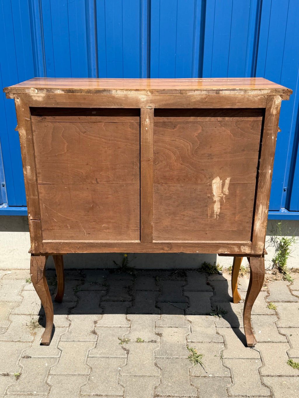 Antike Nussbaum-Kommode mit floraler Marketerie und Bronzebeschlägen – Barock/Queen-Anne-Stil