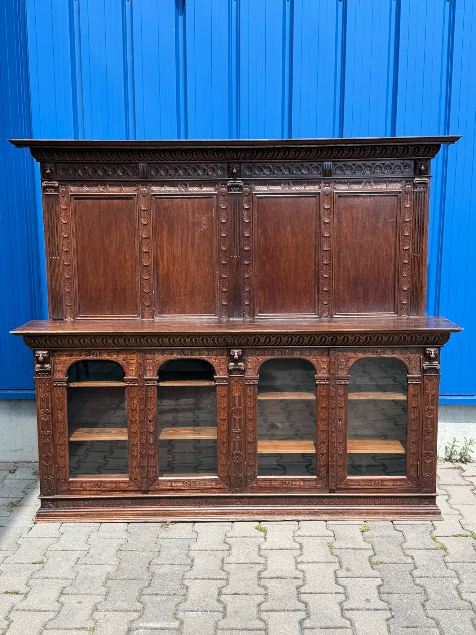 Vitrinenschrank Eiche Neorenaissance · Holland um 1880, geschnitzt