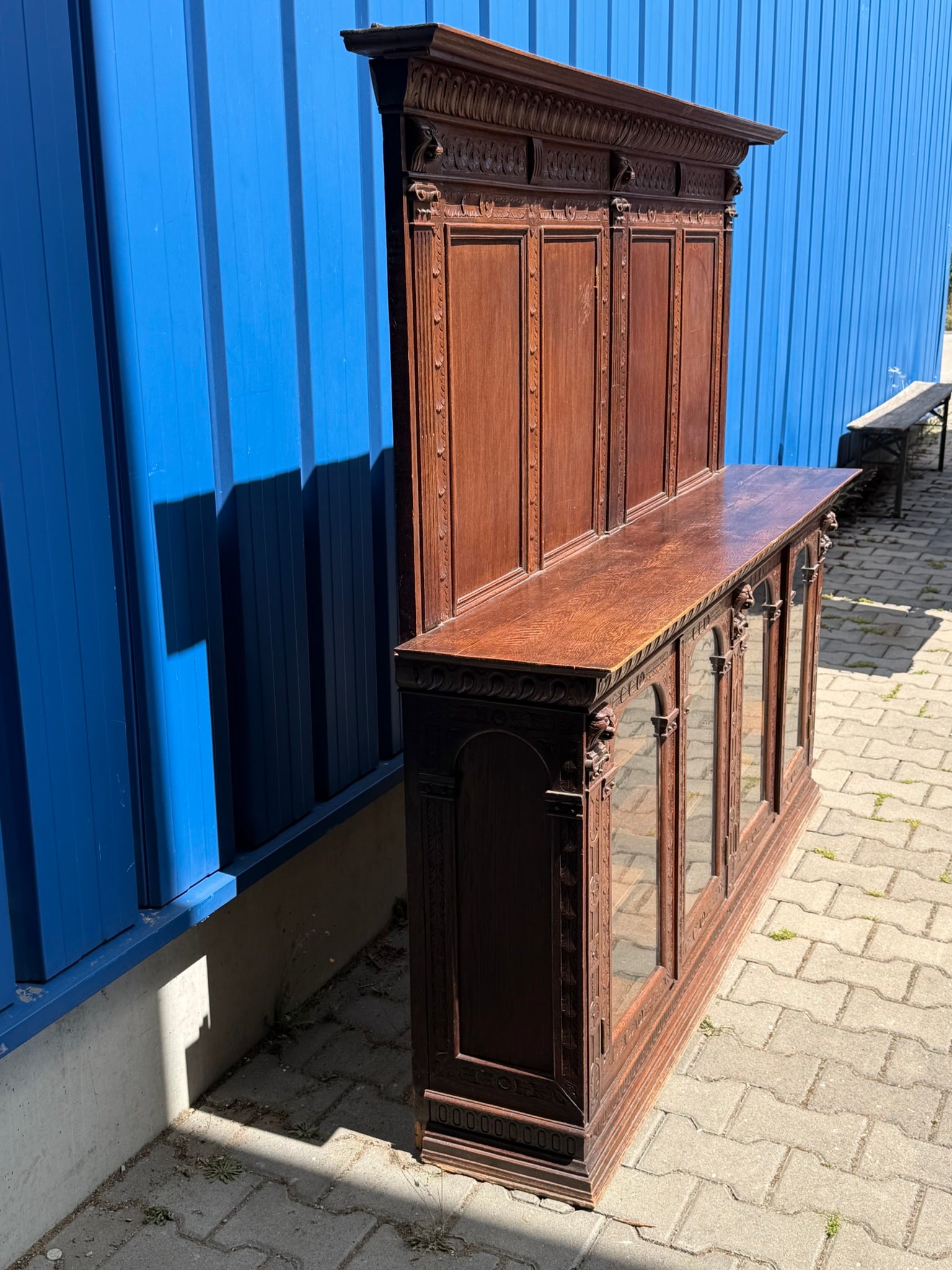 Vitrinenschrank Eiche Neorenaissance · Holland um 1880, geschnitzt