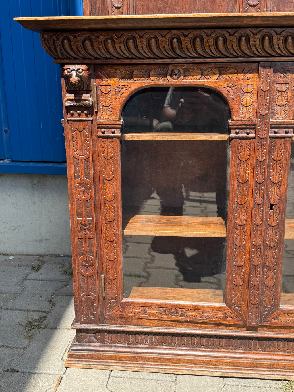 Vitrinenschrank Eiche Neorenaissance · Holland um 1880, geschnitzt