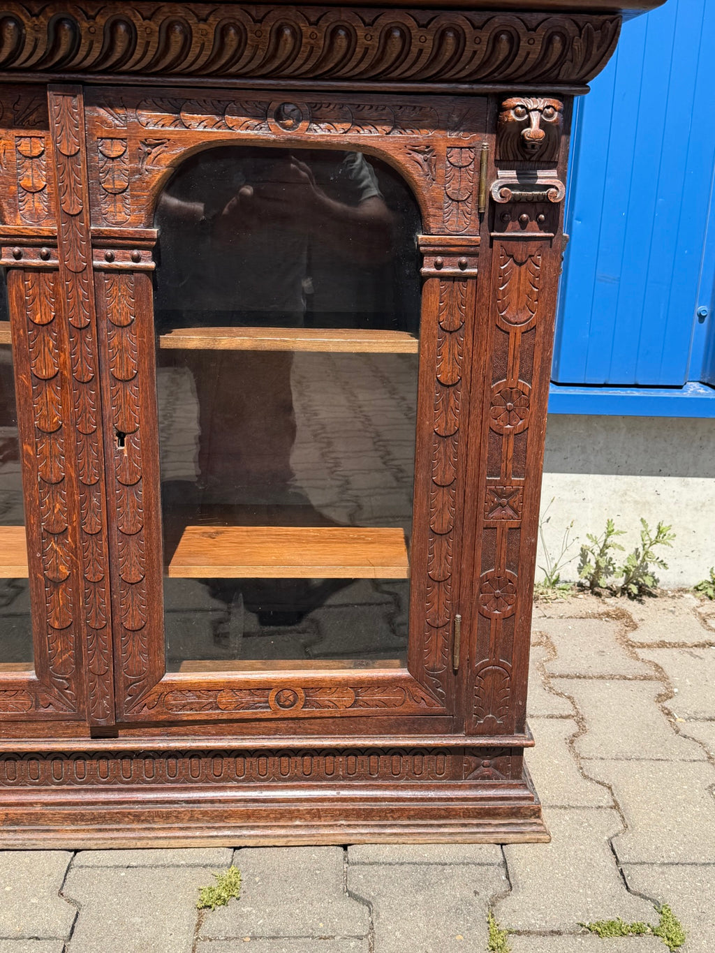 Vitrinenschrank Eiche Neorenaissance · Holland um 1880, geschnitzt