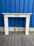 Antike Kaminumrandung / Kaminfassade – Kamin aus weißem Marmor, Louis XVI, um 1880–1920