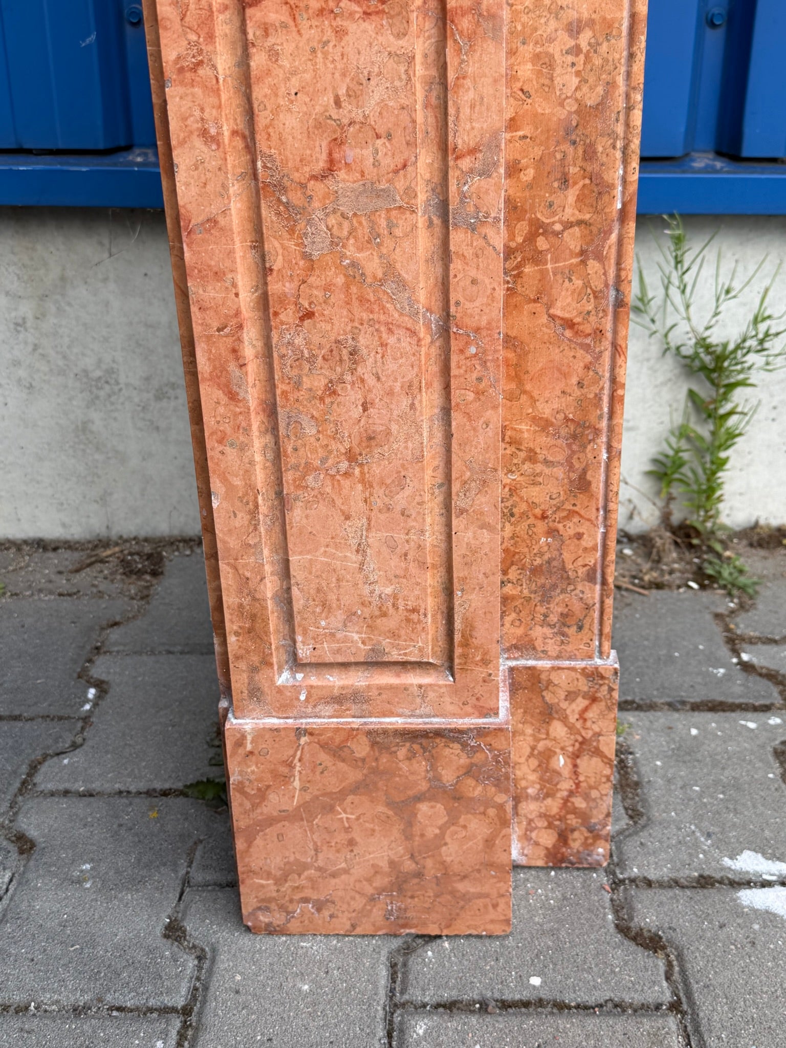 Antike Kaminumrandung / Kaminfassade – Kamin aus rotem Marmor, klassizistisch, um 1880–1920