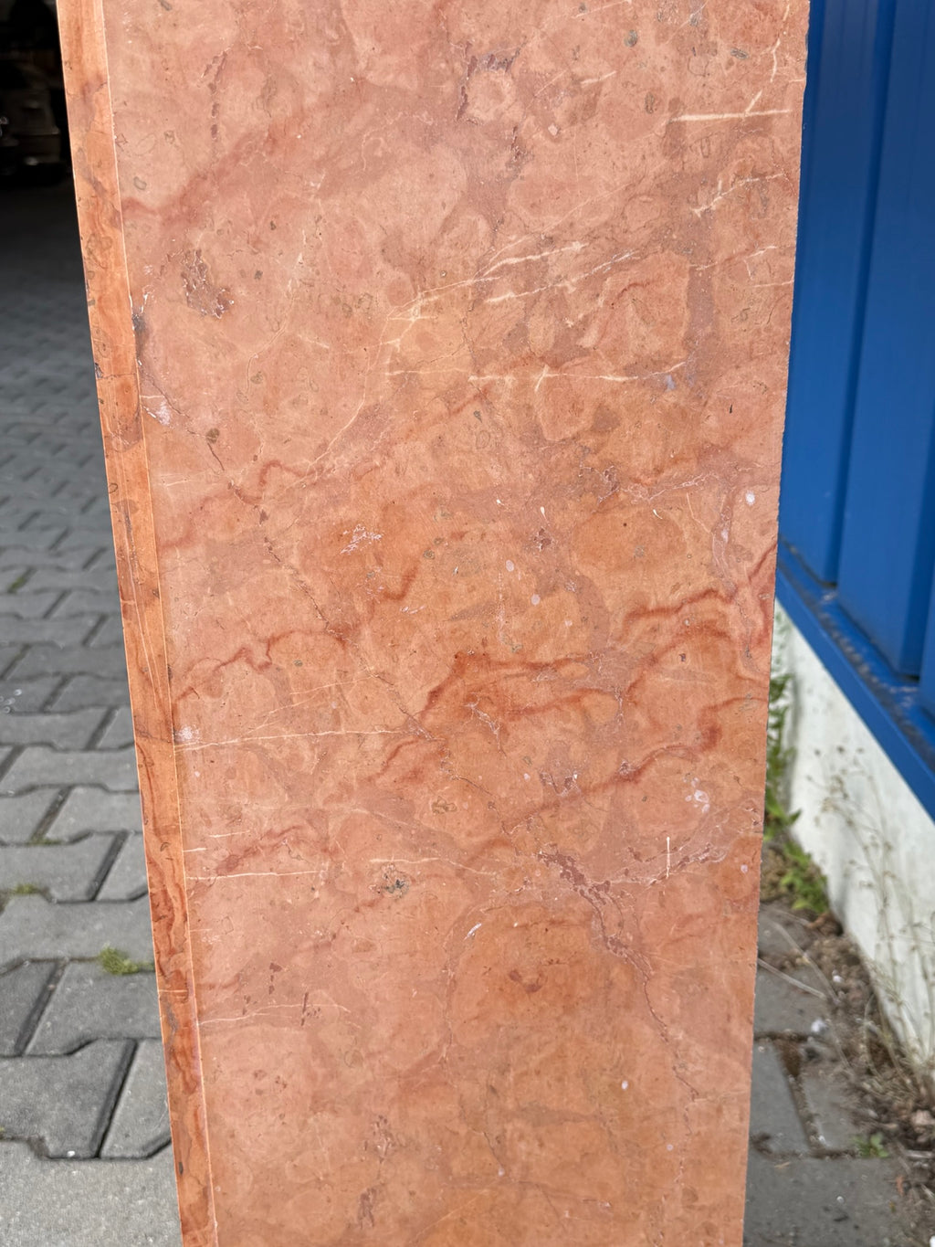 Antike Kaminumrandung / Kaminfassade – Kamin aus rotem Marmor, klassizistisch, um 1880–1920