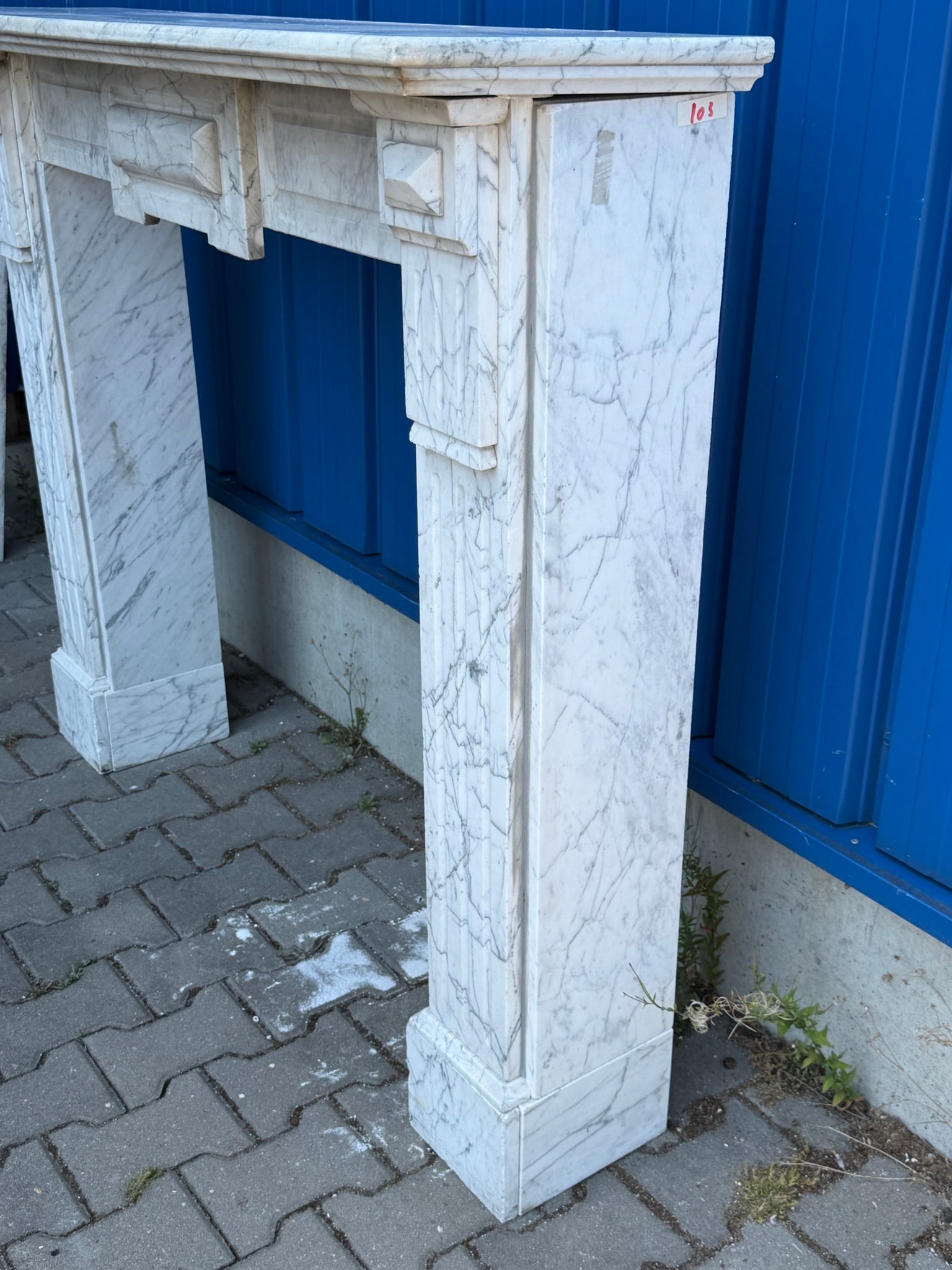 Antike Kaminumrandung / Kaminfassade – Kamin aus weißem Marmor, Louis XVI, um 1880–1920