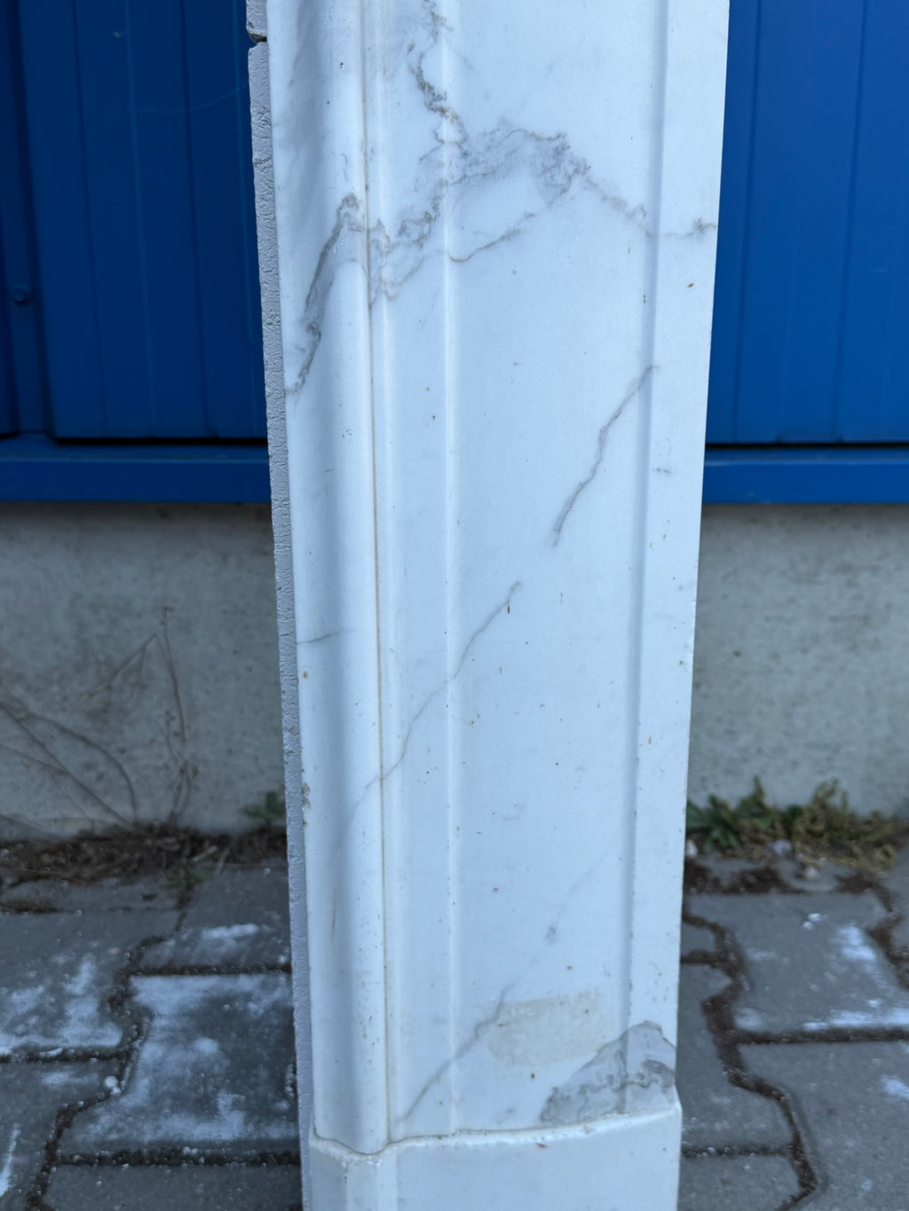 Antike Kaminumrandung / Kaminfassade – Kamin aus weißem Marmor, Louis XV / Rokoko, um 1880–1920