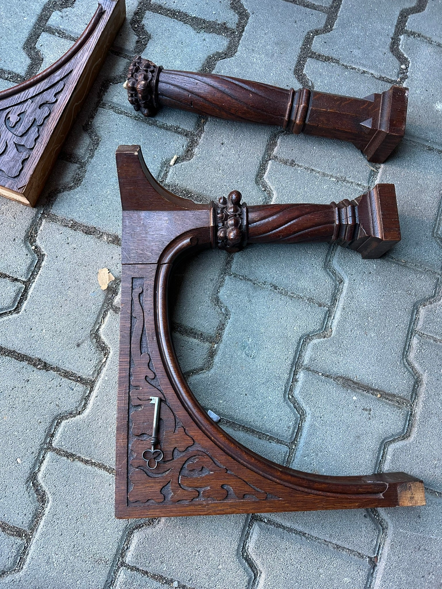 Buffetschrank Eiche Anrichte Historismus 19. Jahrhundert – geschnitztes Weinlaub, Neugotik &amp; Renaissance, zweiteiliges Aufsatzbuffet, deutsch