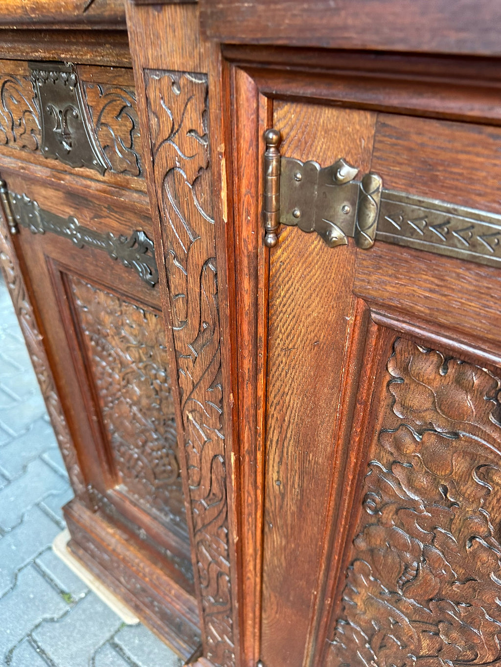 Buffetschrank Eiche Anrichte Historismus 19. Jahrhundert – geschnitztes Weinlaub, Neugotik &amp; Renaissance, zweiteiliges Aufsatzbuffet, deutsch