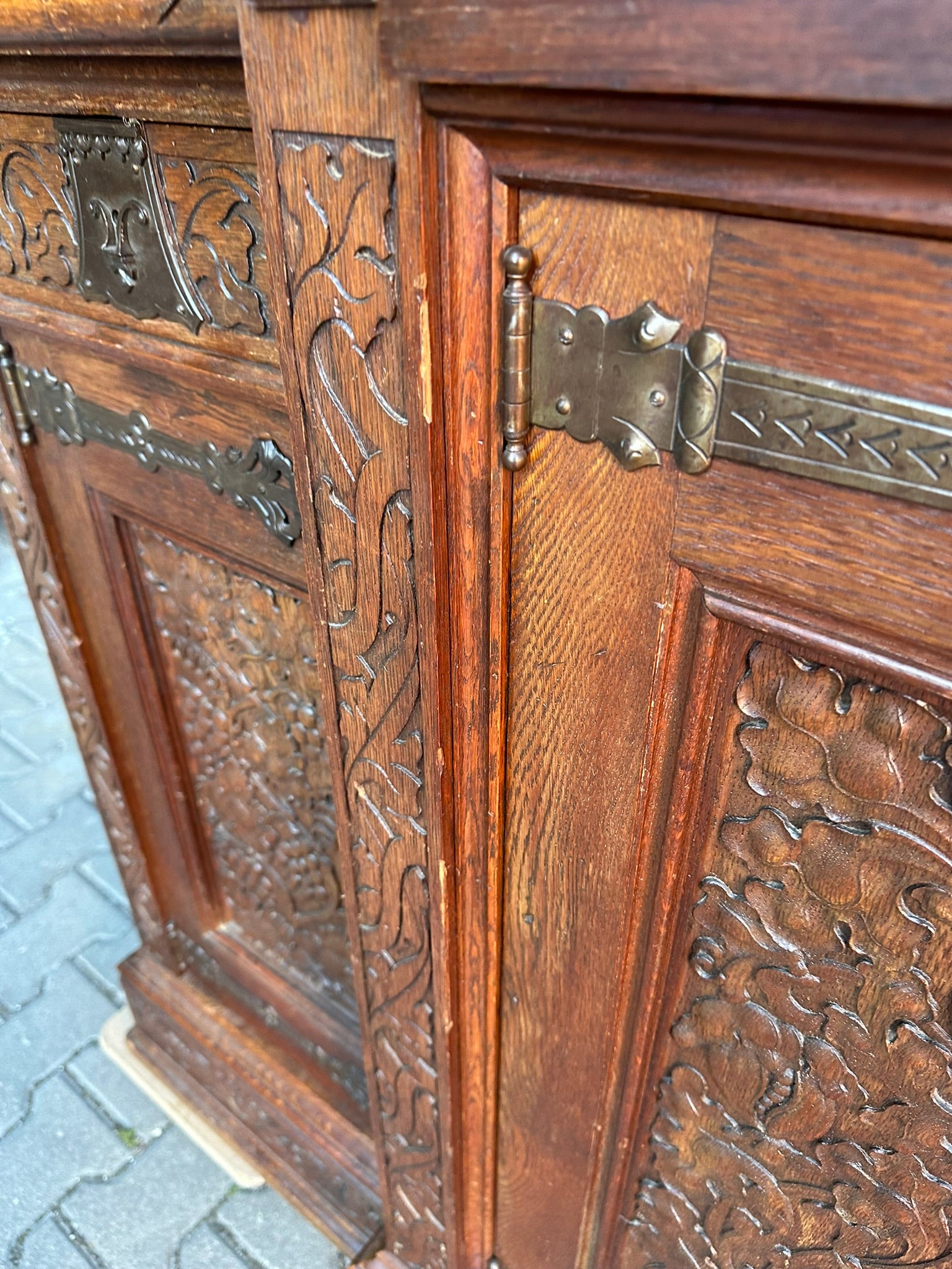 Buffetschrank Eiche Anrichte Historismus 19. Jahrhundert – geschnitztes Weinlaub, Neugotik &amp; Renaissance, zweiteiliges Aufsatzbuffet, deutsch
