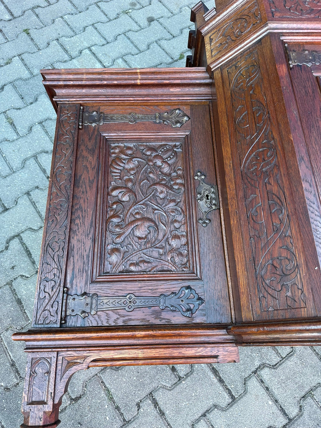 Buffetschrank Eiche Anrichte Historismus 19. Jahrhundert – geschnitztes Weinlaub, Neugotik &amp; Renaissance, zweiteiliges Aufsatzbuffet, deutsch