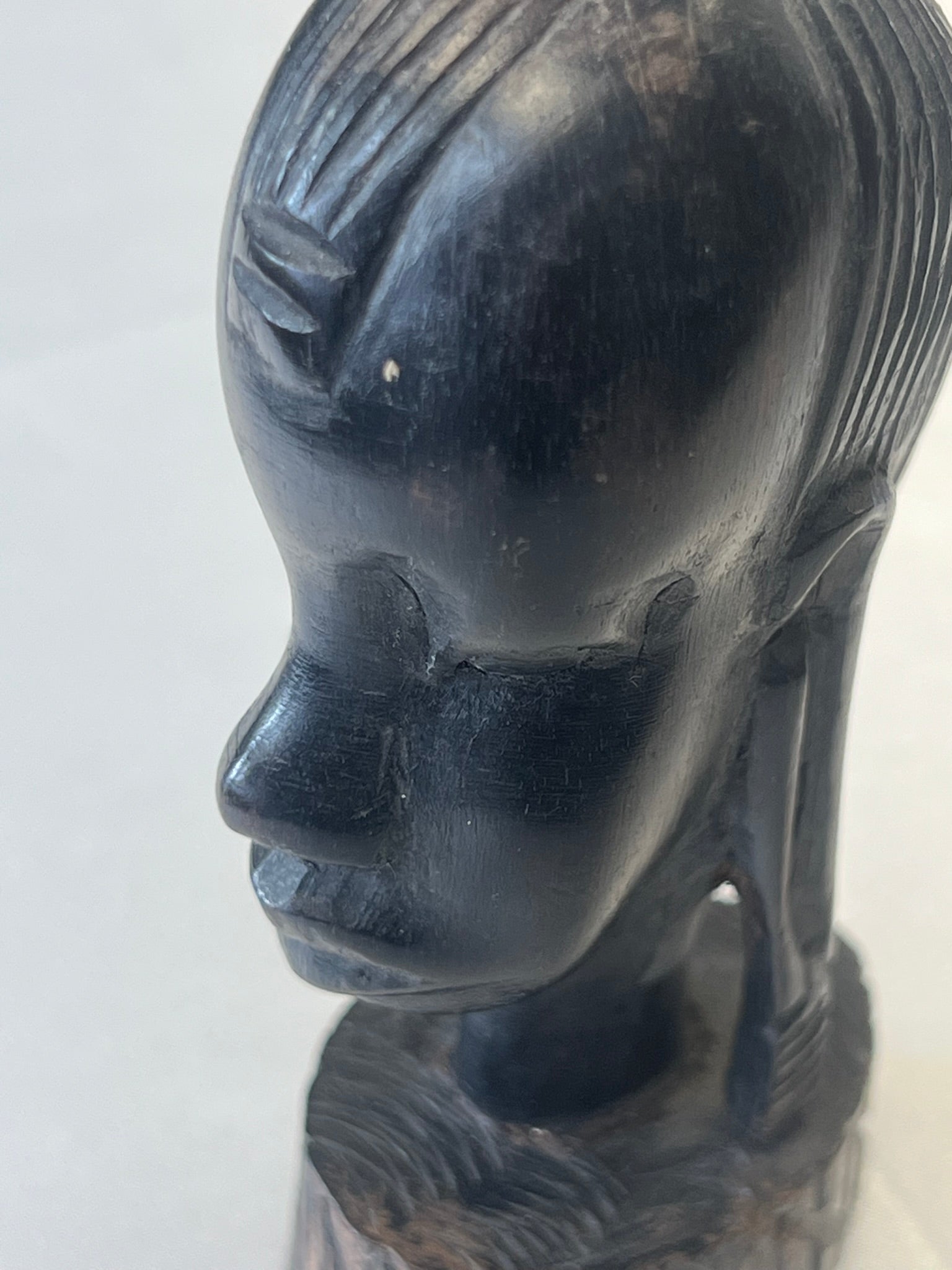 Afrikanische Büste – geschnitzter Frauenkopf, Ebenholz-Typ