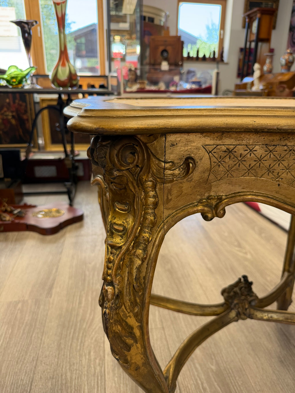 Antiker Beistelltisch Frankreich, 19. Jh., Louis-XV-Stil (Rokoko) – original vergoldet, geschnitzt, Salontisch