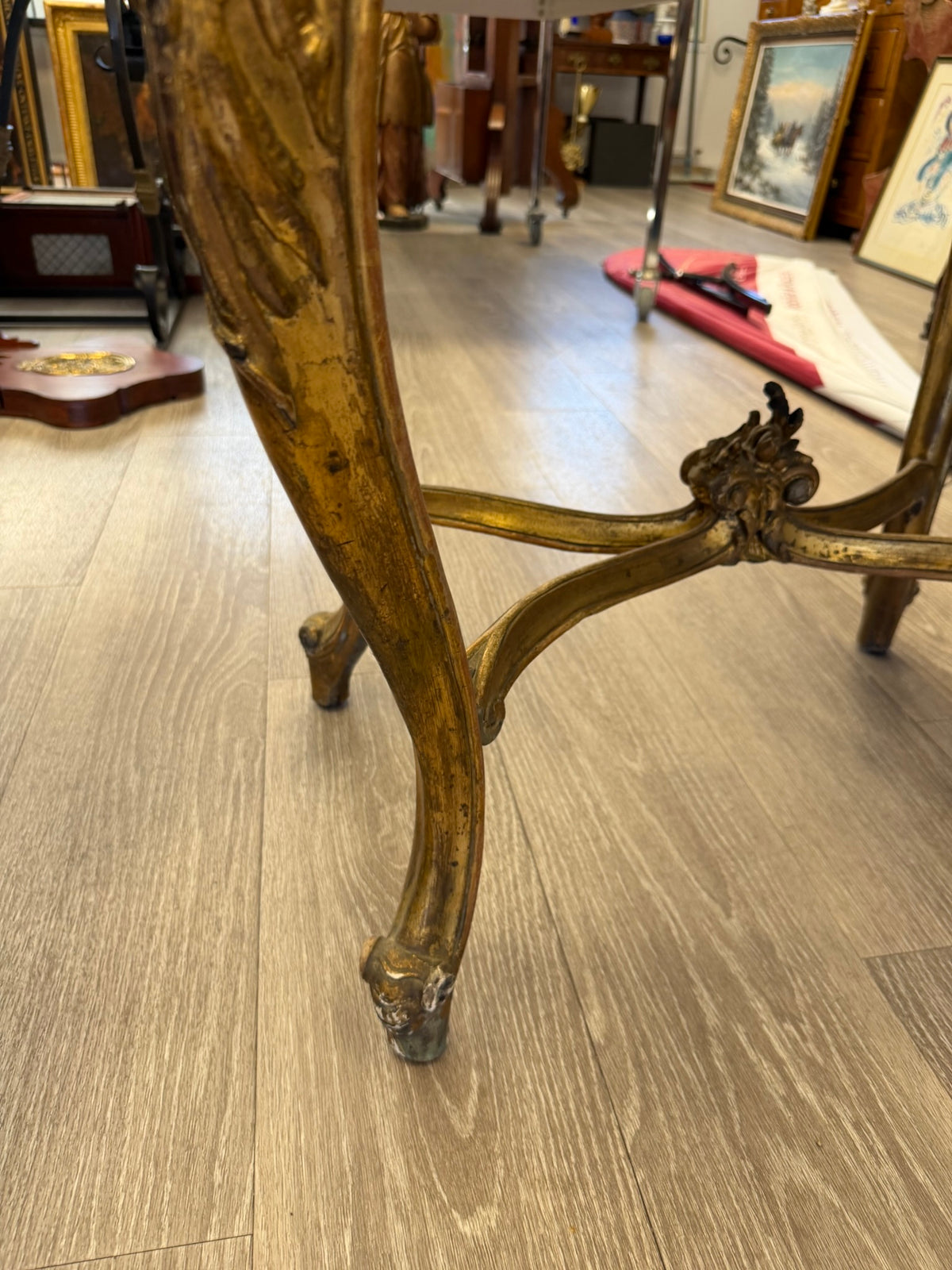 Antiker Beistelltisch Frankreich, 19. Jh., Louis-XV-Stil (Rokoko) – original vergoldet, geschnitzt, Salontisch