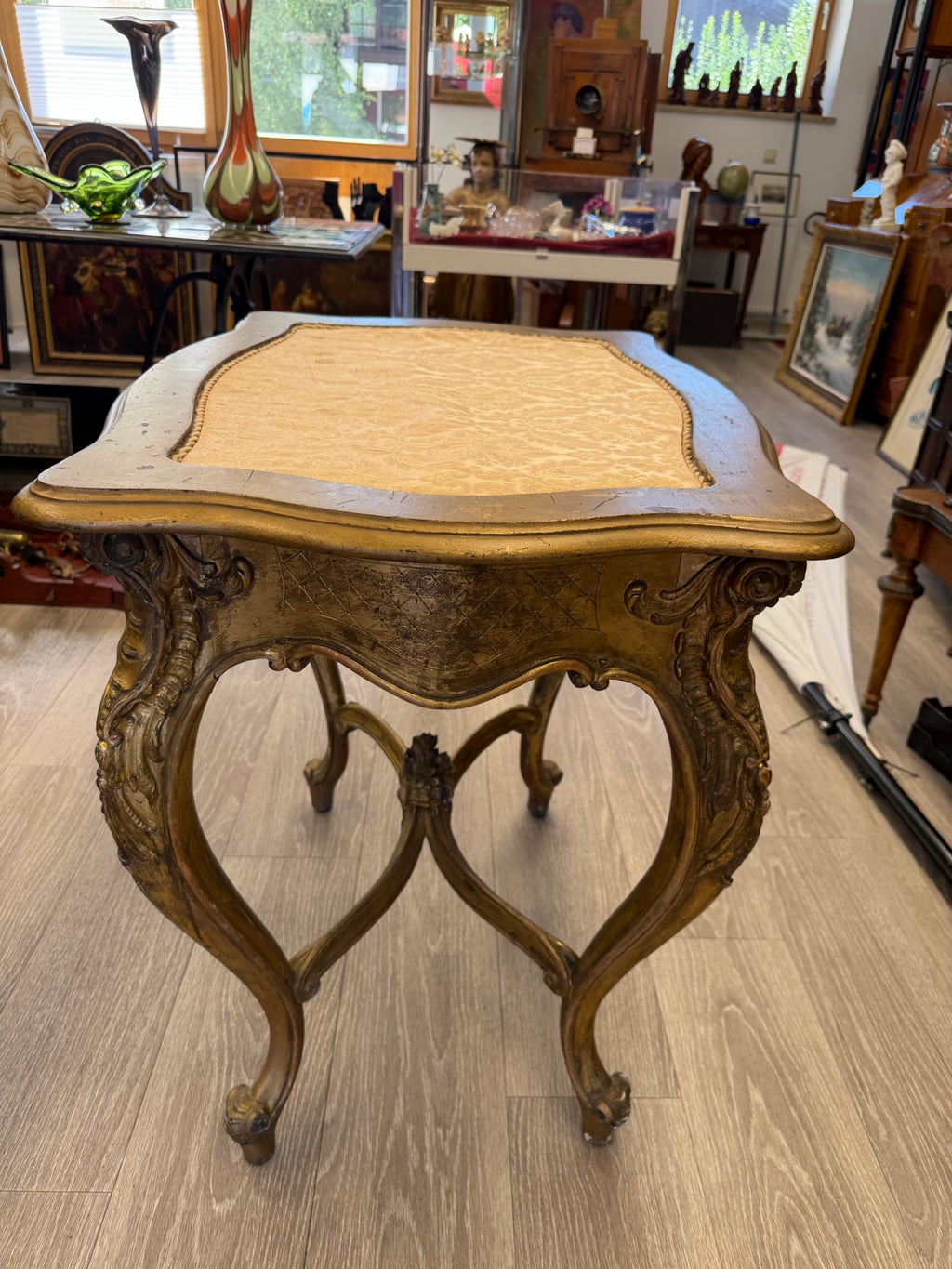 Antiker Beistelltisch Frankreich, 19. Jh., Louis-XV-Stil (Rokoko) – original vergoldet, geschnitzt, Salontisch