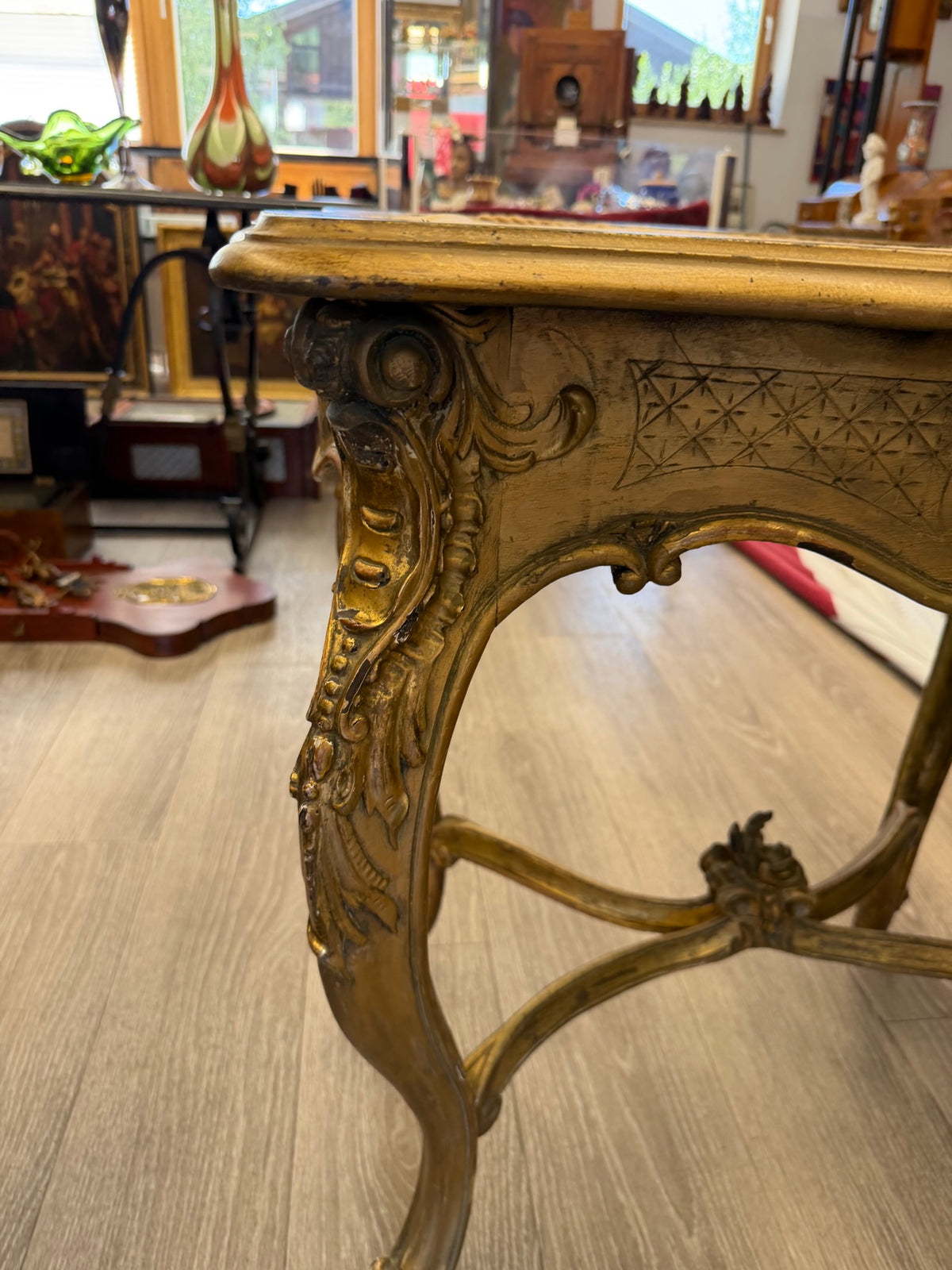 Antiker Beistelltisch Frankreich, 19. Jh., Louis-XV-Stil (Rokoko) – original vergoldet, geschnitzt, Salontisch