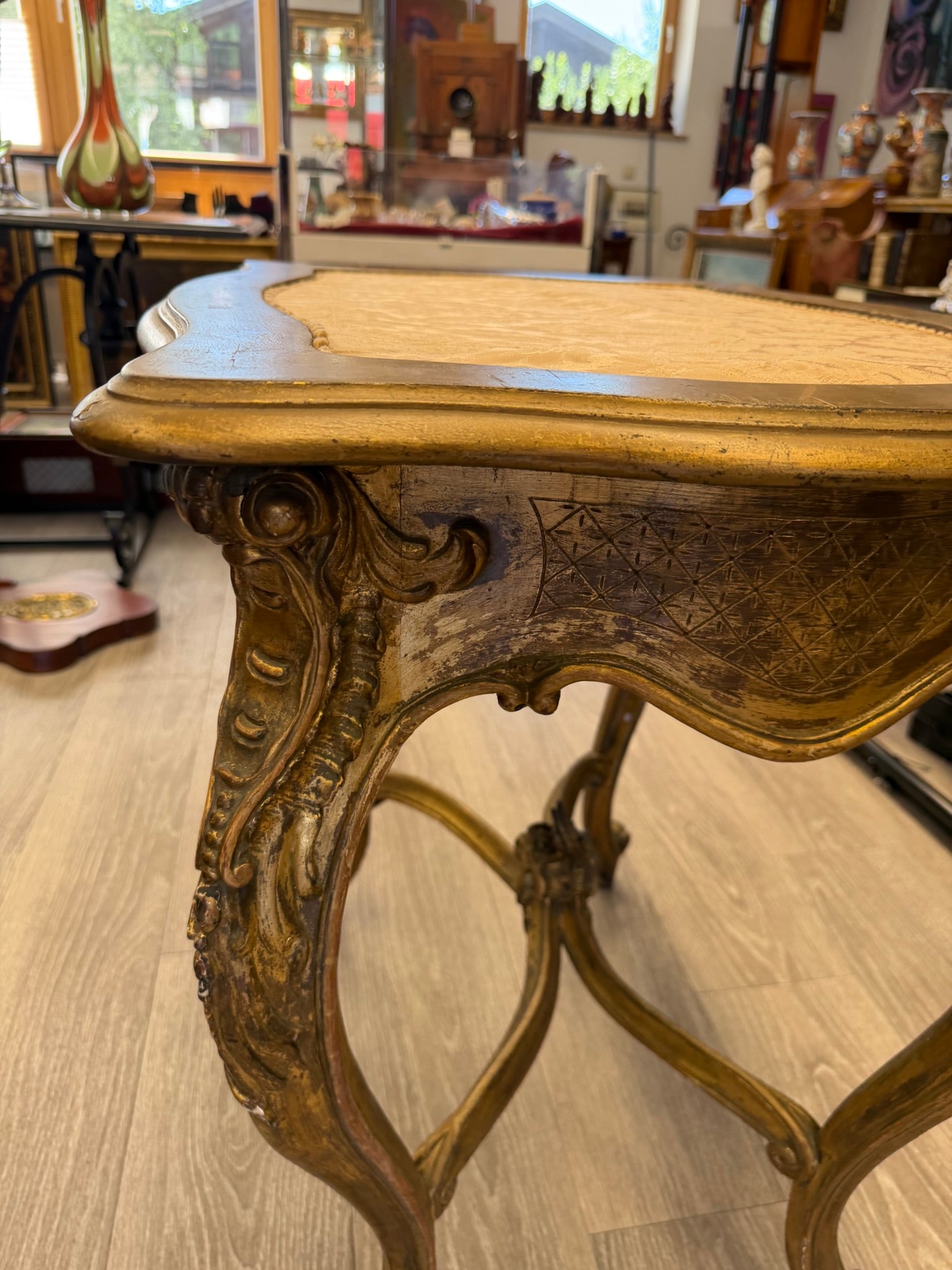 Antiker Beistelltisch Frankreich, 19. Jh., Louis-XV-Stil (Rokoko) – original vergoldet, geschnitzt, Salontisch