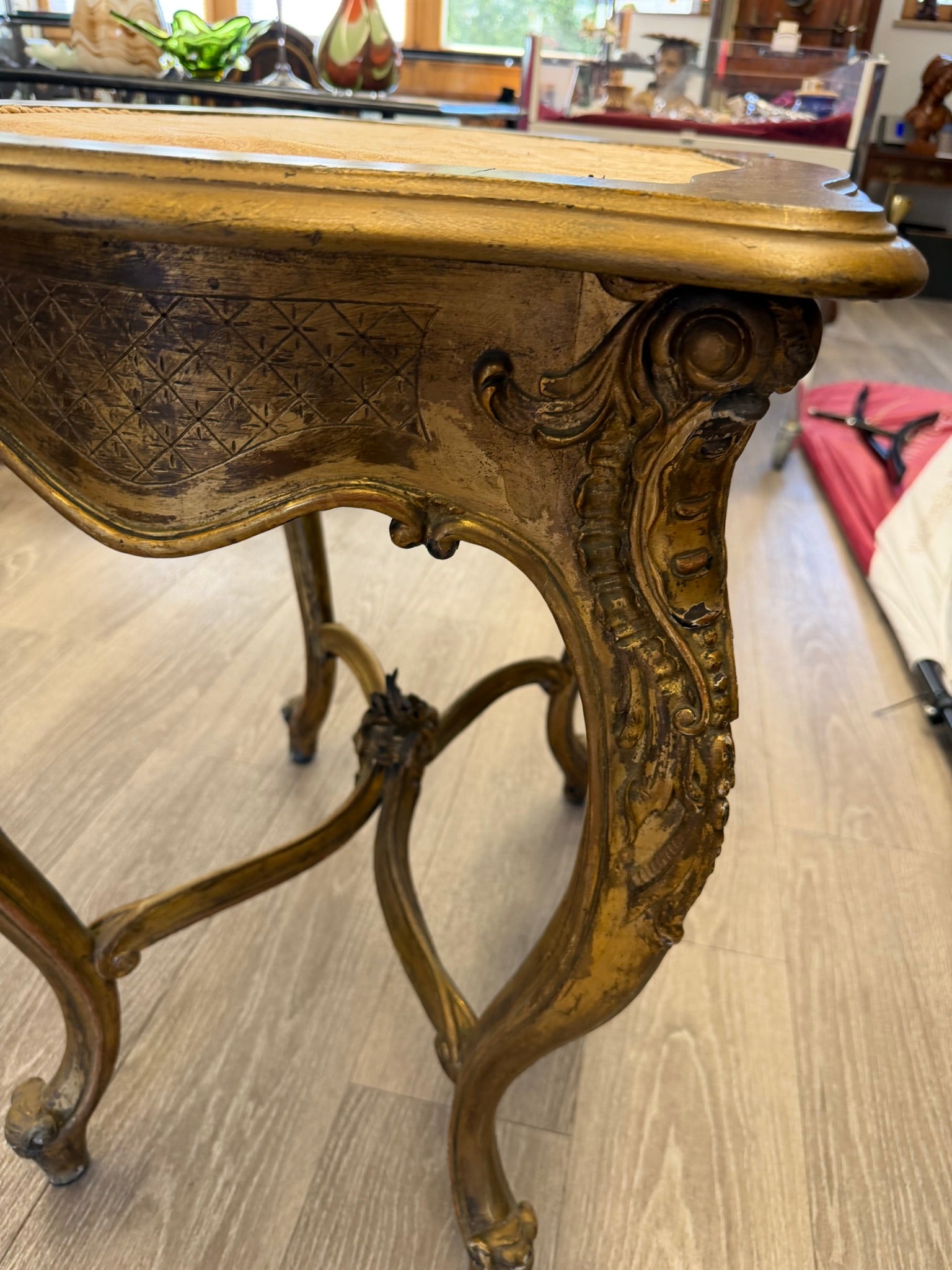 Antiker Beistelltisch Frankreich, 19. Jh., Louis-XV-Stil (Rokoko) – original vergoldet, geschnitzt, Salontisch
