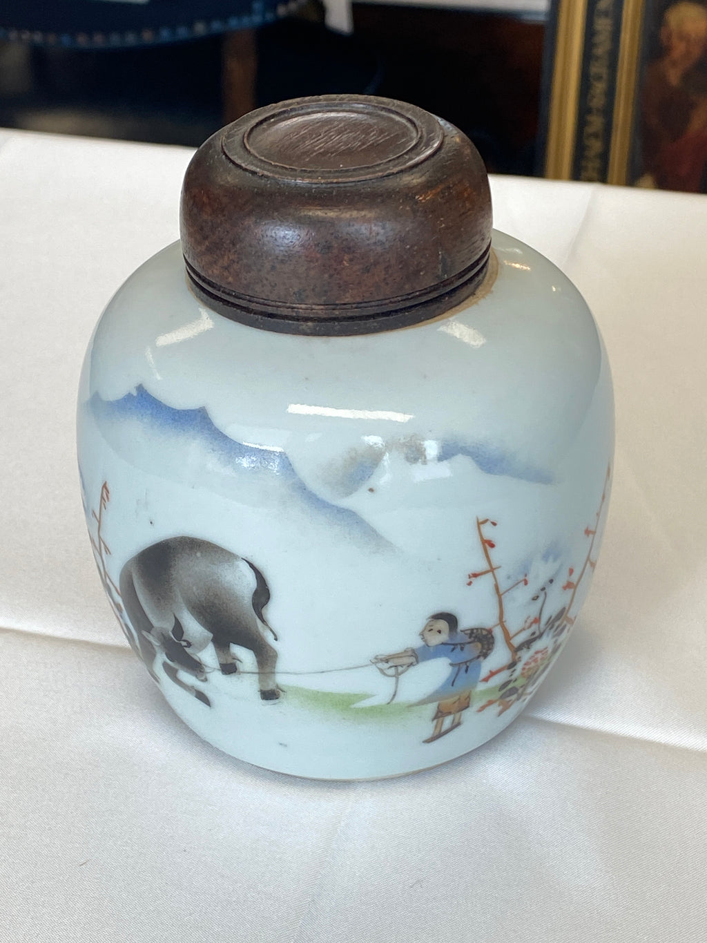 Chinesische Teedose, polychrom bemalt – Famille Rose, 20. Jahrhundert