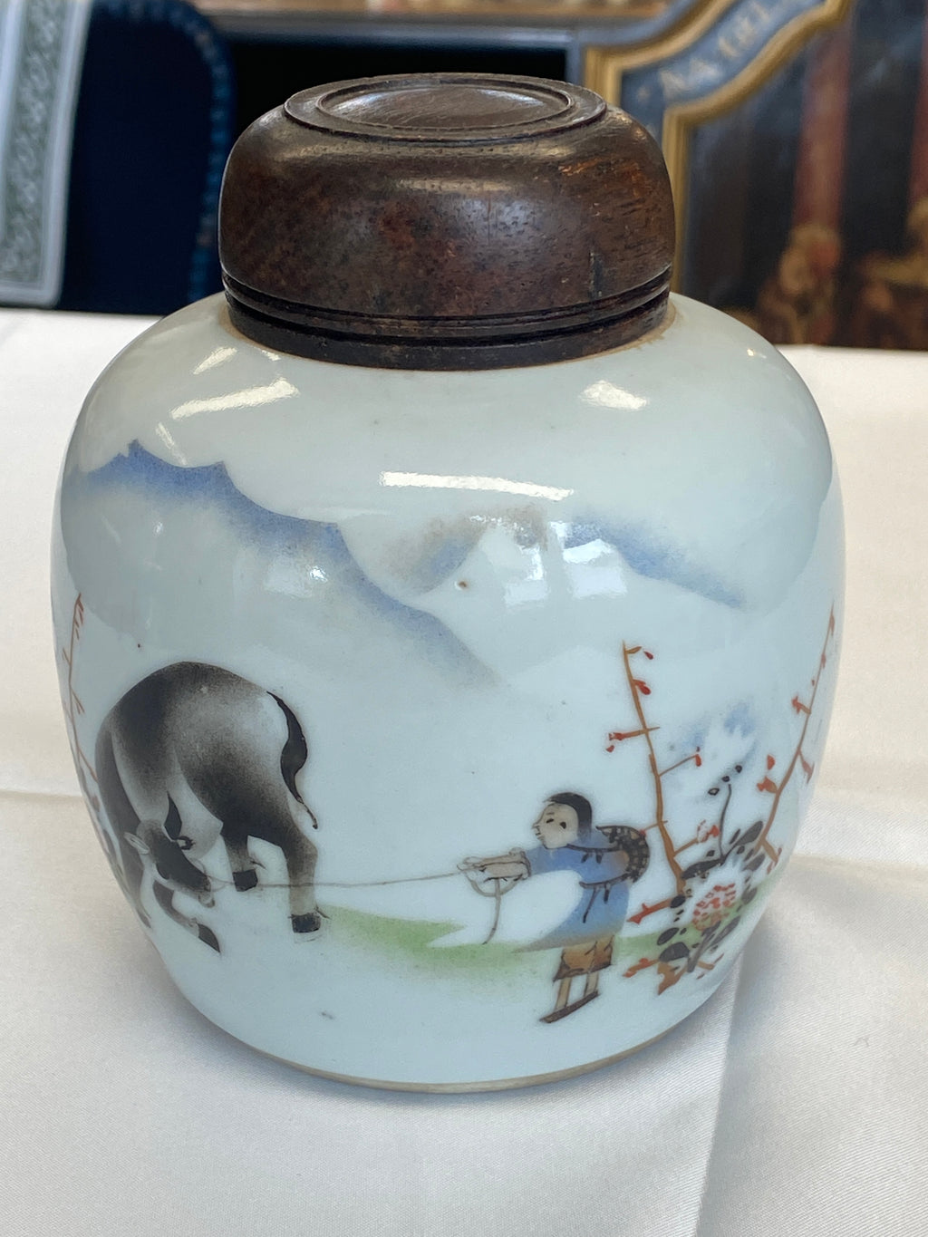 Chinesische Teedose, polychrom bemalt – Famille Rose, 20. Jahrhundert