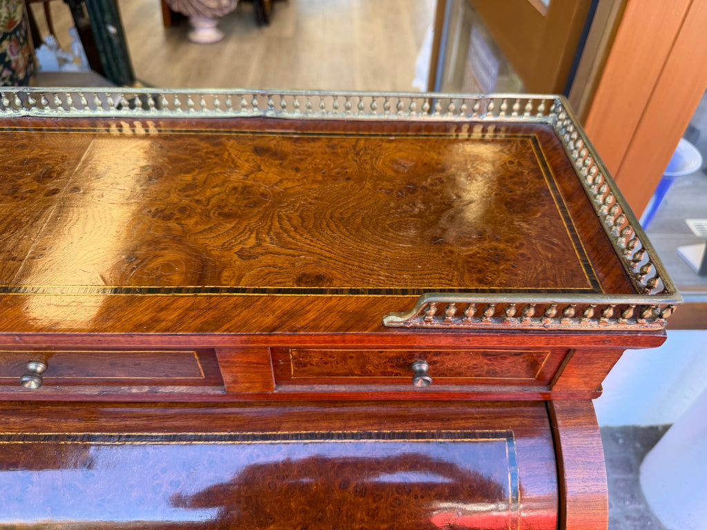 Damensekretär / Sekretär Wurzelnuss, Louis XV / Rokoko Stil, Zylinder-Rollverschluss, Bronzebeschläge (Stilmöbel, 20. Jh.)