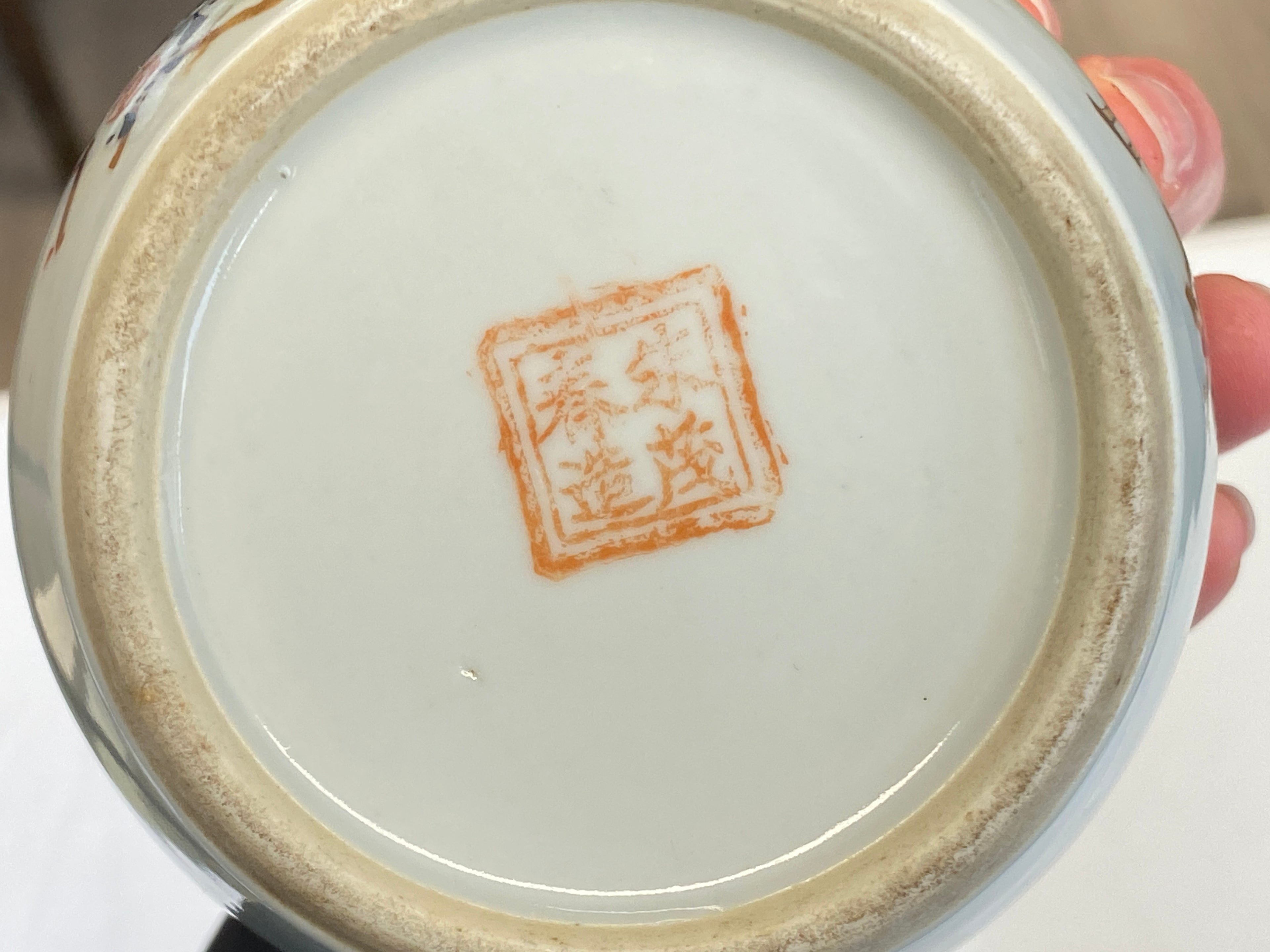 Chinesische Teedose, polychrom bemalt – Famille Rose, 20. Jahrhundert