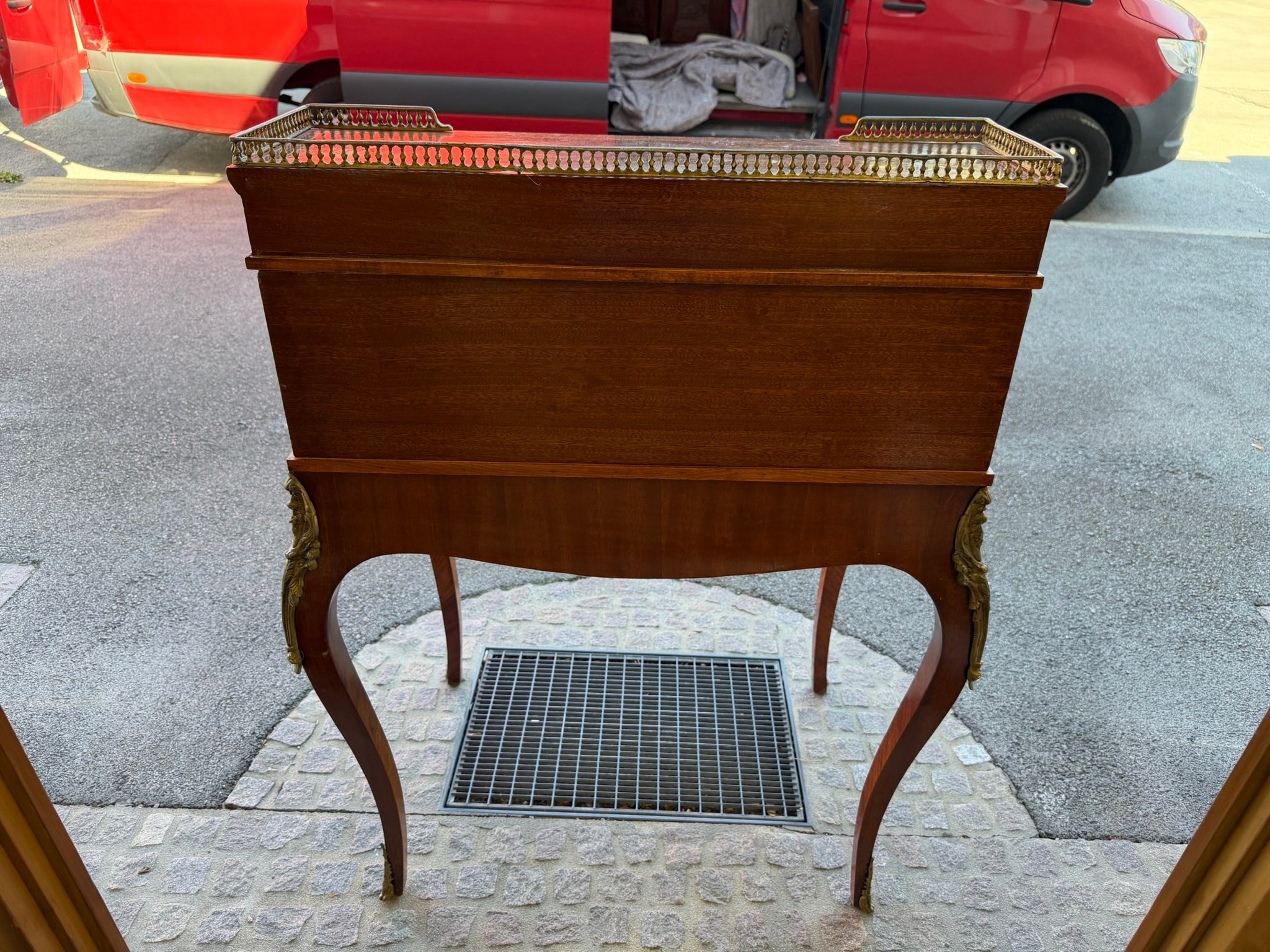 Damensekretär / Sekretär Wurzelnuss, Louis XV / Rokoko Stil, Zylinder-Rollverschluss, Bronzebeschläge (Stilmöbel, 20. Jh.)