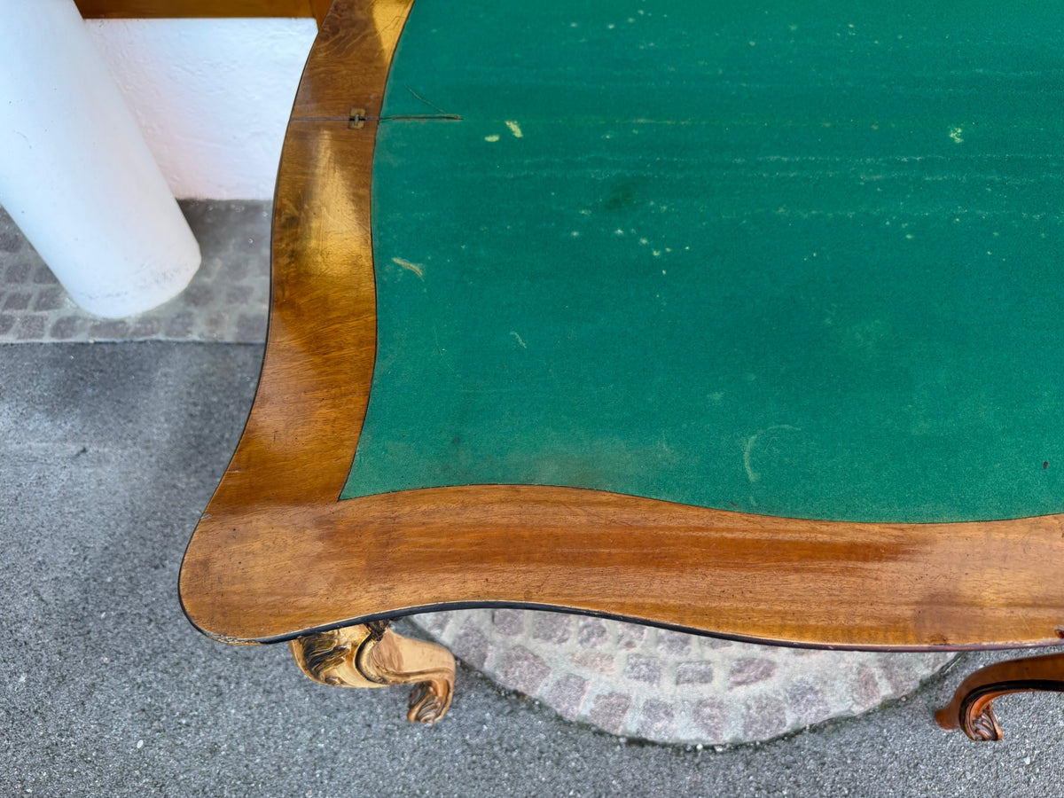 Spieltisch Kartentisch Nussbaum – Willem III, niederländisch um 1860, aufklappbarer Klapptisch / Konsole mit Filzauflage