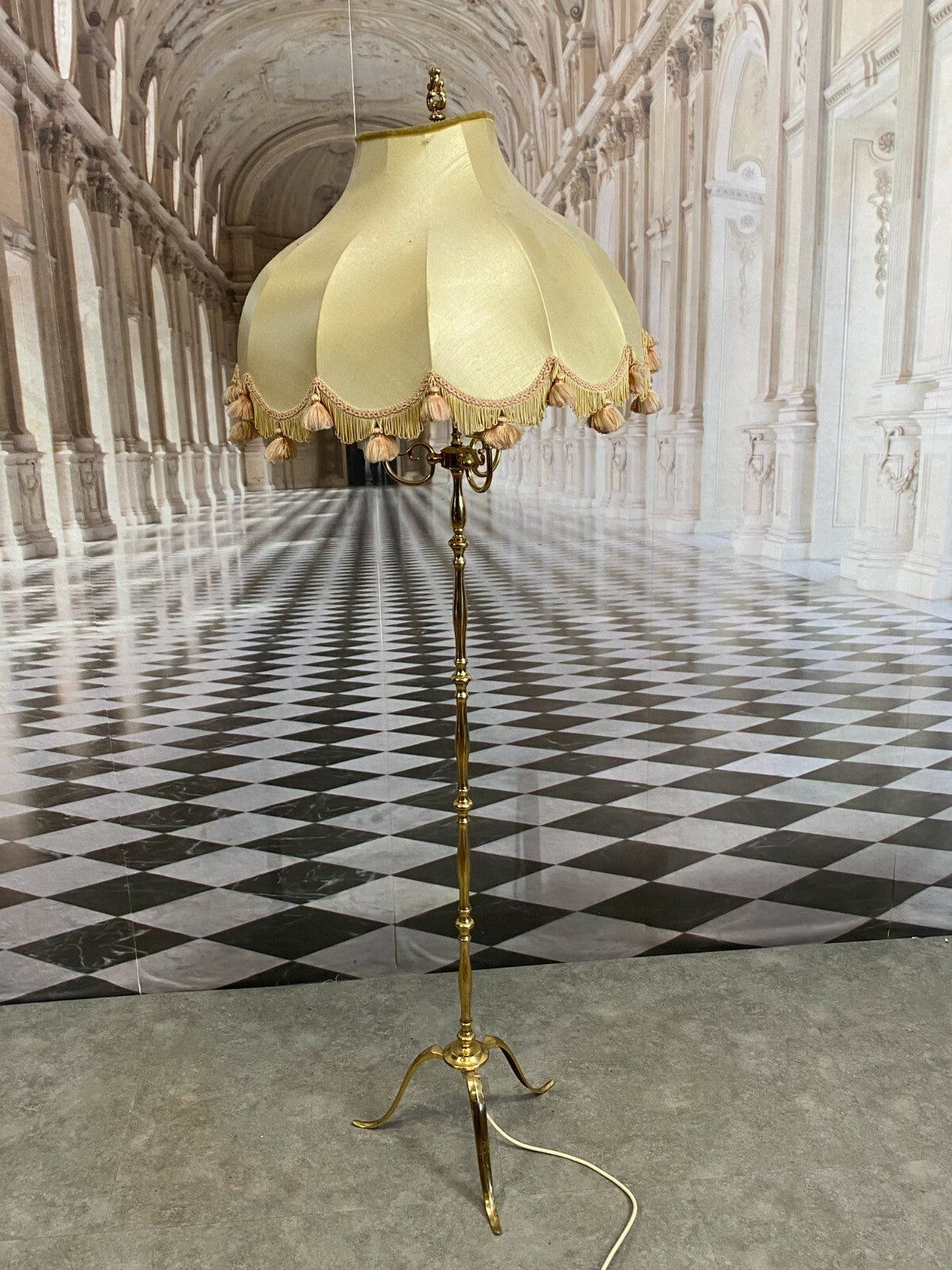 BODENLEUCHTE LAMPE AUS MESSING NACH ANTIKEM VORBILD STEHLAMPE 165cm HOCH