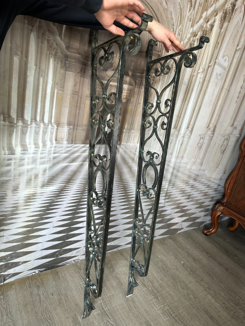 Handgeschmiedete Wandappliken aus Eisen mit Hufeisen 152x38cm
