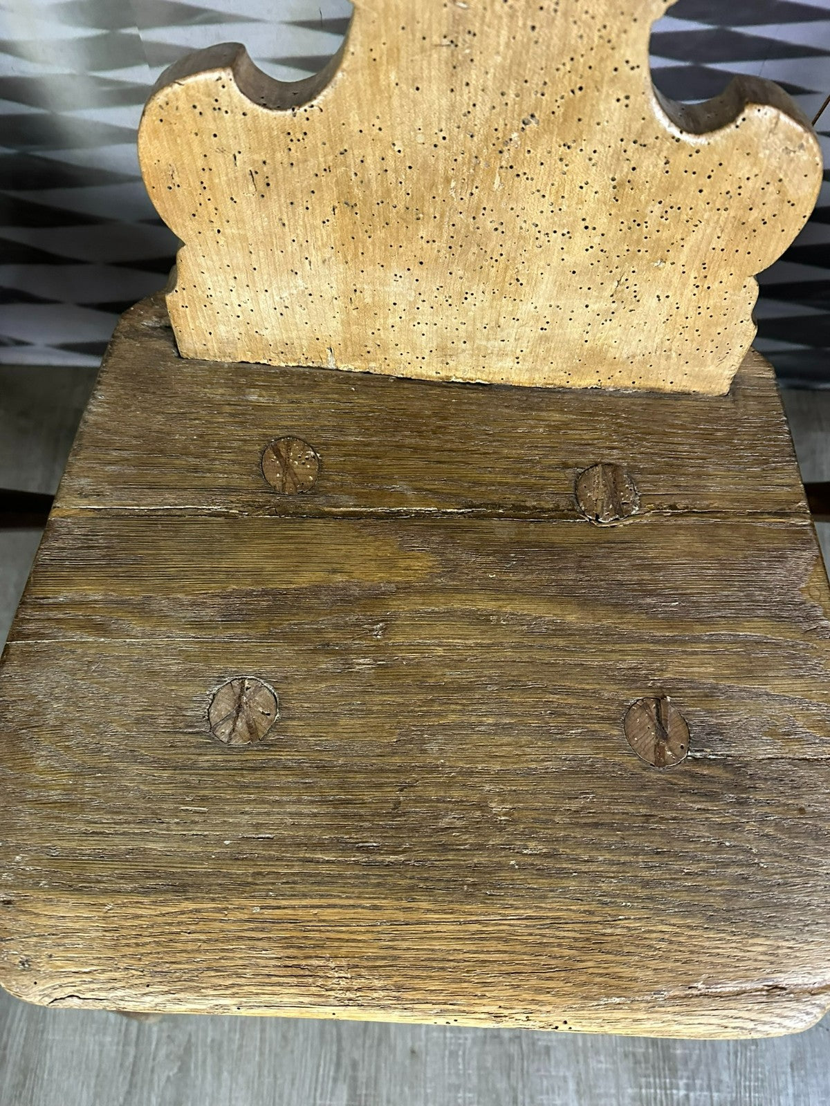 Vier antike Brettstühle 4x antiker Stuhl Brettstuhl Holz massiv