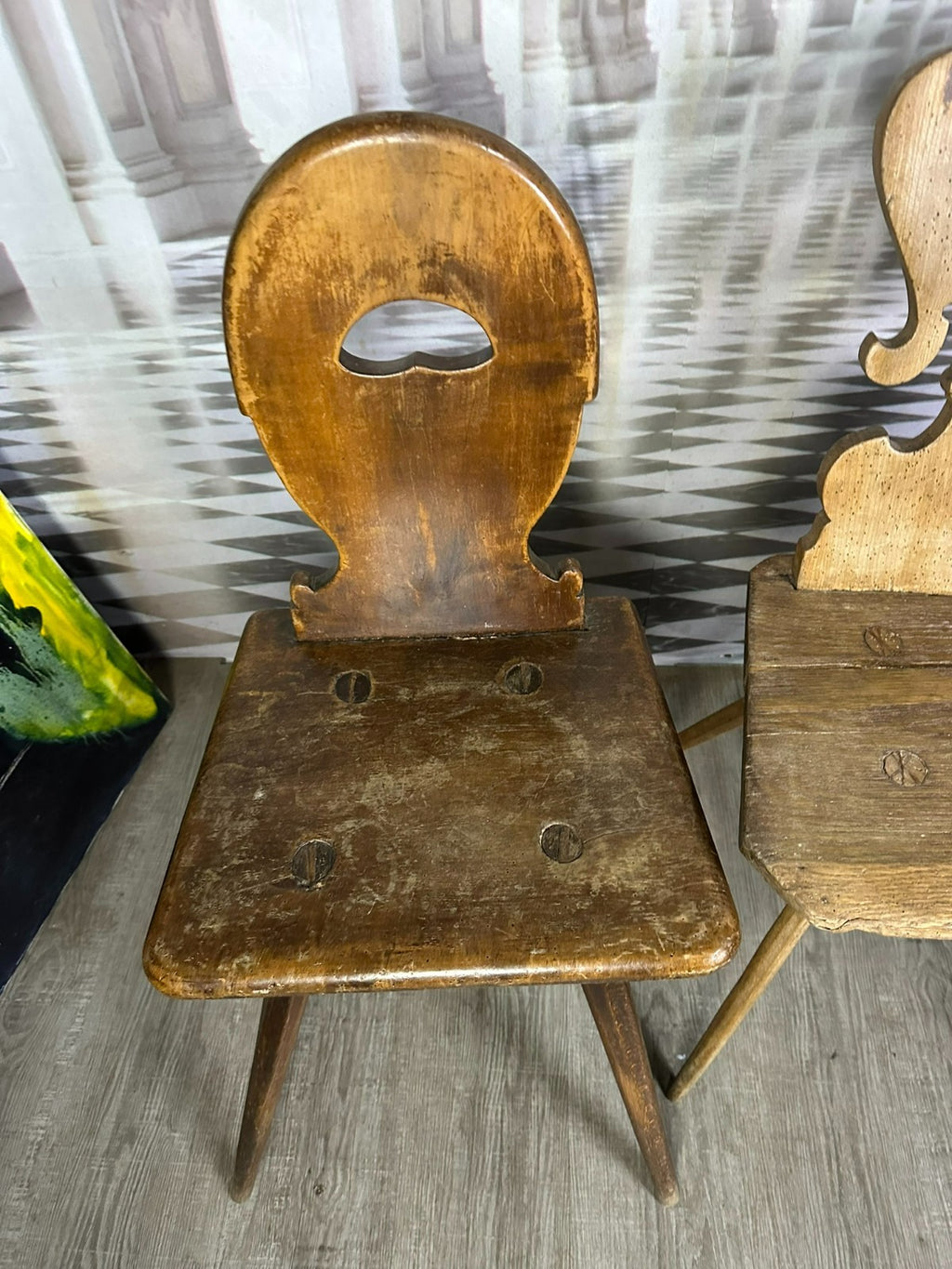 Vier antike Brettstühle 4x antiker Stuhl Brettstuhl Holz massiv