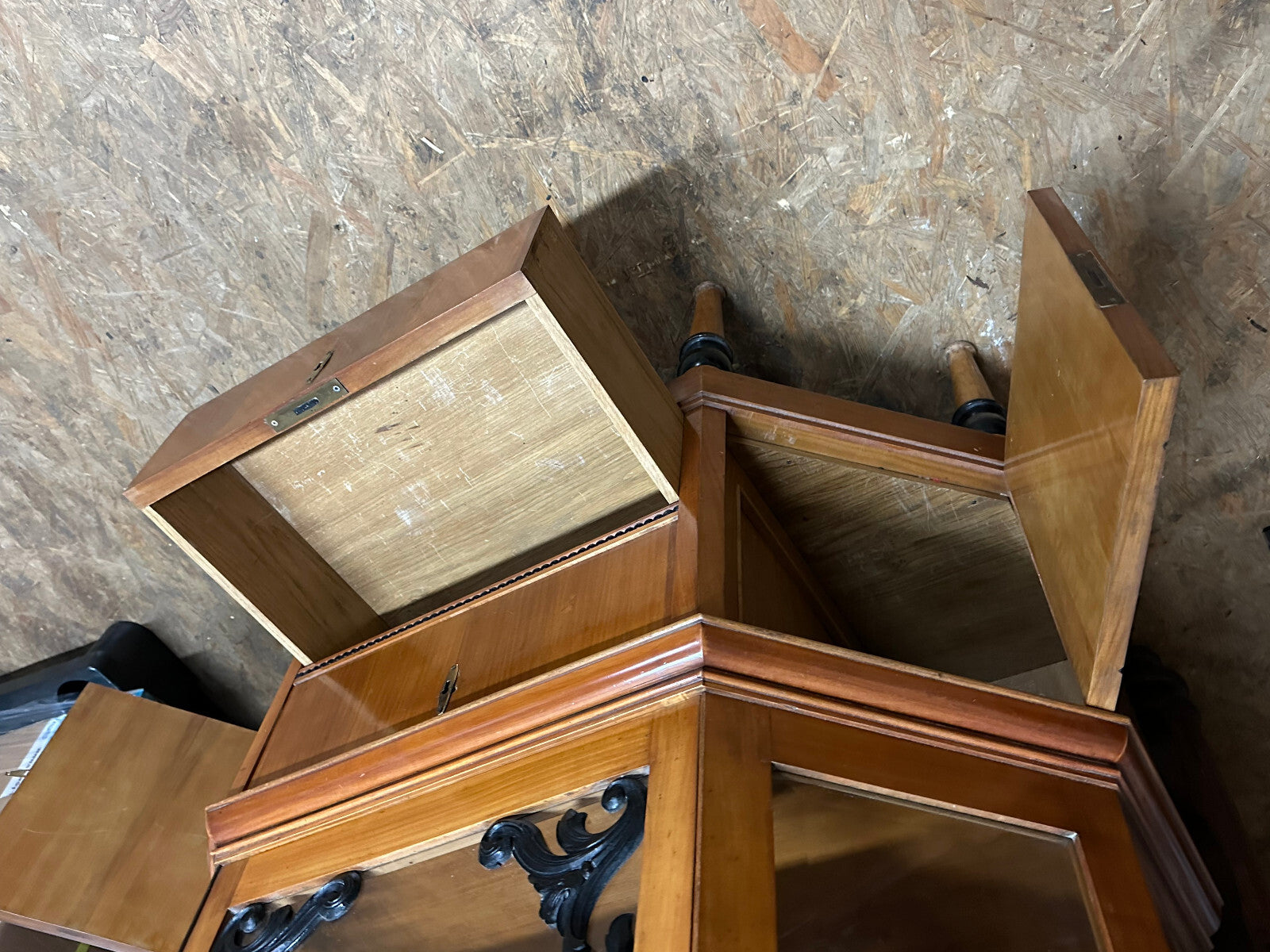 Antike Vitrine um 1930 Kirschbaum Art Deco / Biedermeier Stil