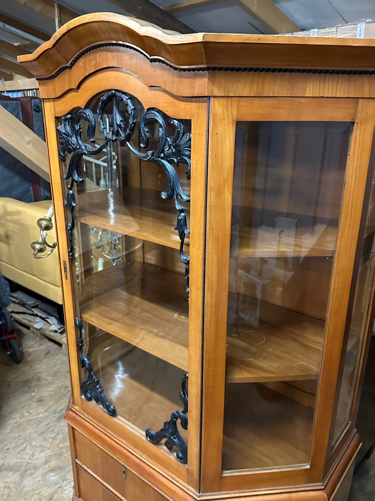 Antike Vitrine um 1930 Kirschbaum Art Deco / Biedermeier Stil