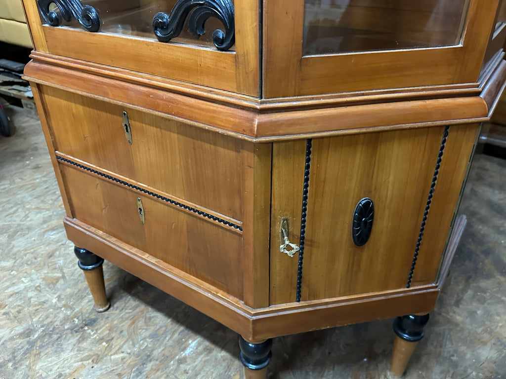 Antike Vitrine um 1930 Kirschbaum Art Deco / Biedermeier Stil
