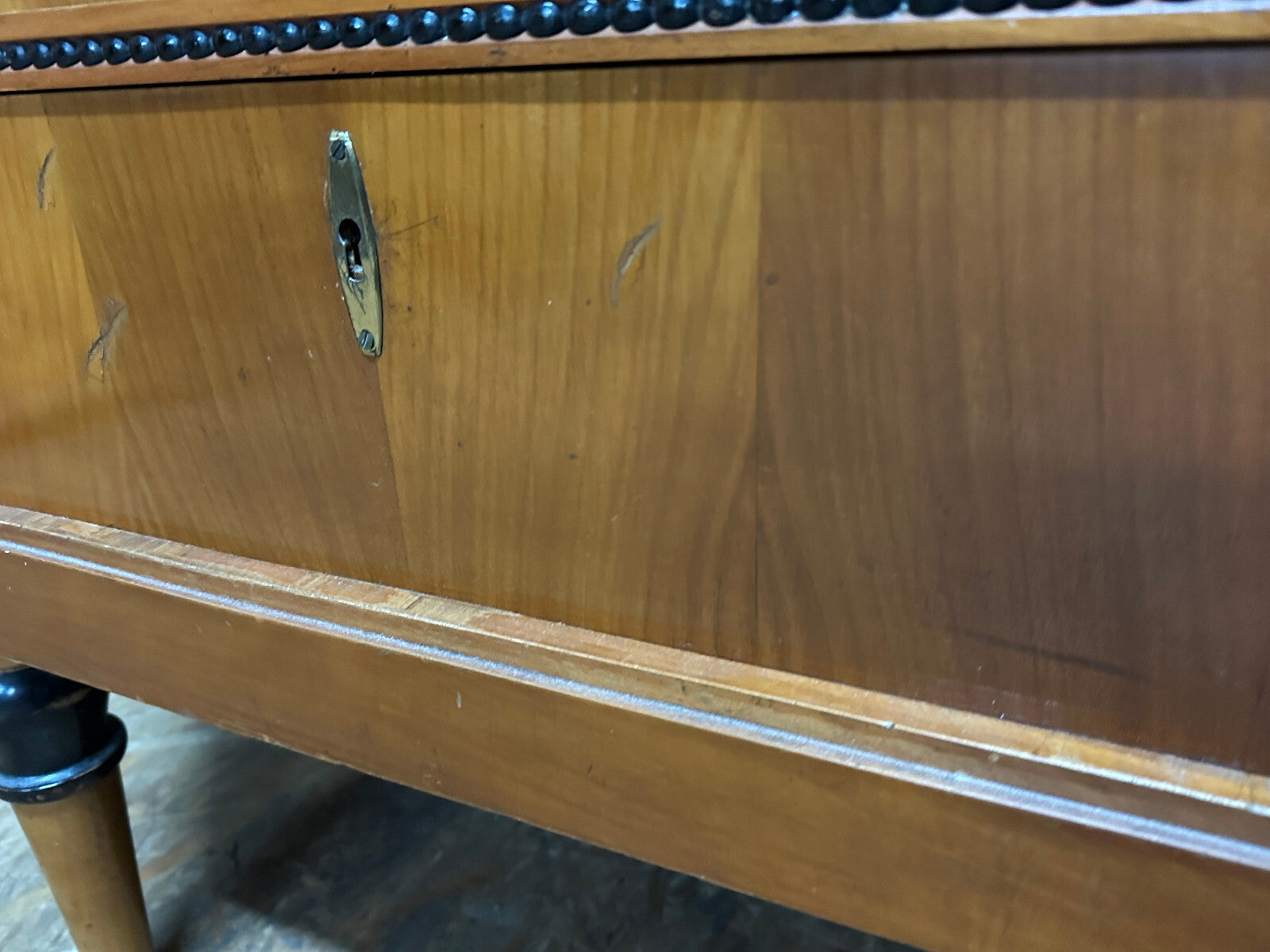 Antike Vitrine um 1930 Kirschbaum Art Deco / Biedermeier Stil