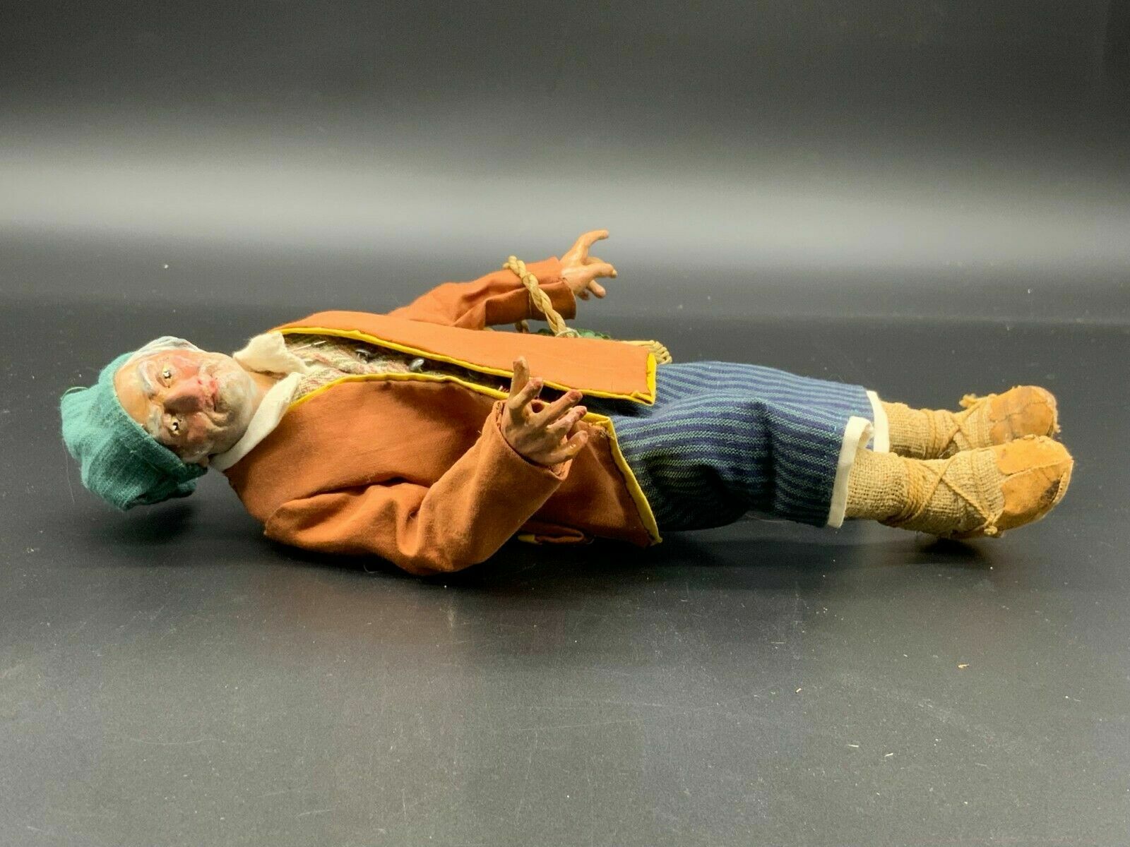 Neapolitanische Krippenfigur Bauer mit Korb 27cm