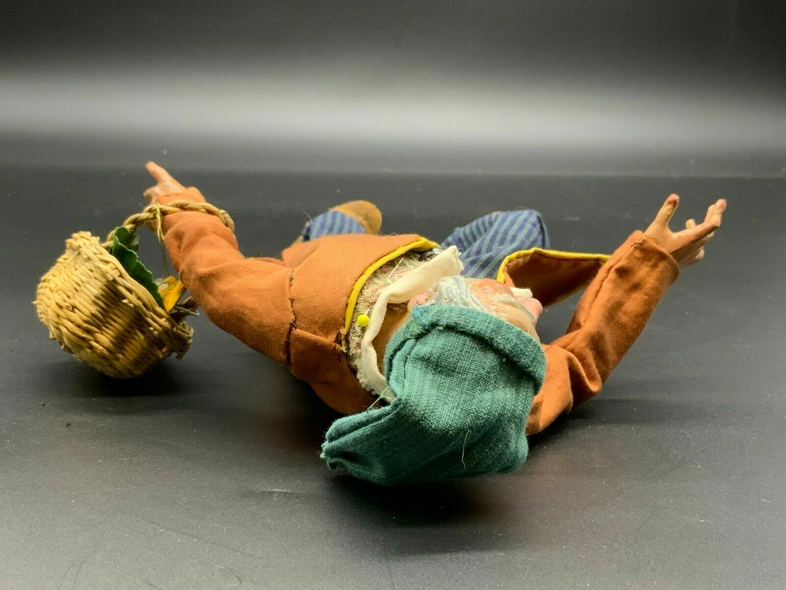 Neapolitanische Krippenfigur Bauer mit Korb 27cm