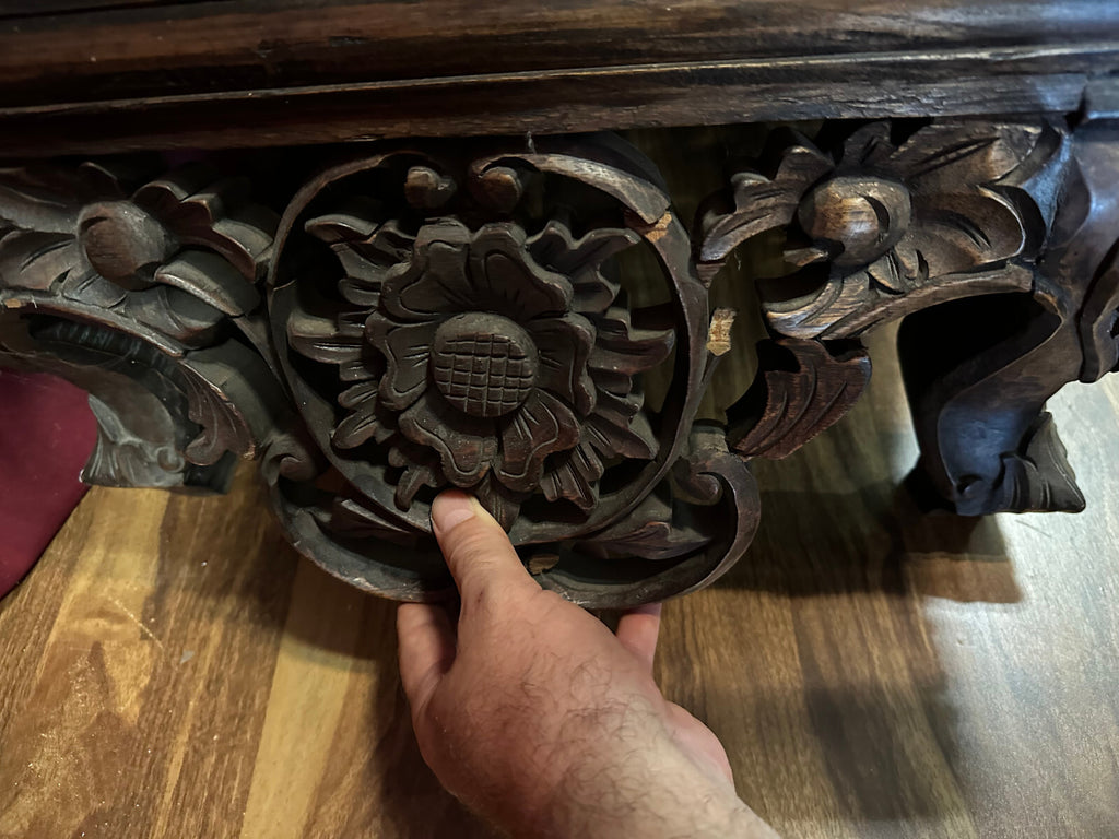 Antiker Schrank Prunkschrank 19 tes Jhdt Nussbaum massiv Schnitzwerk