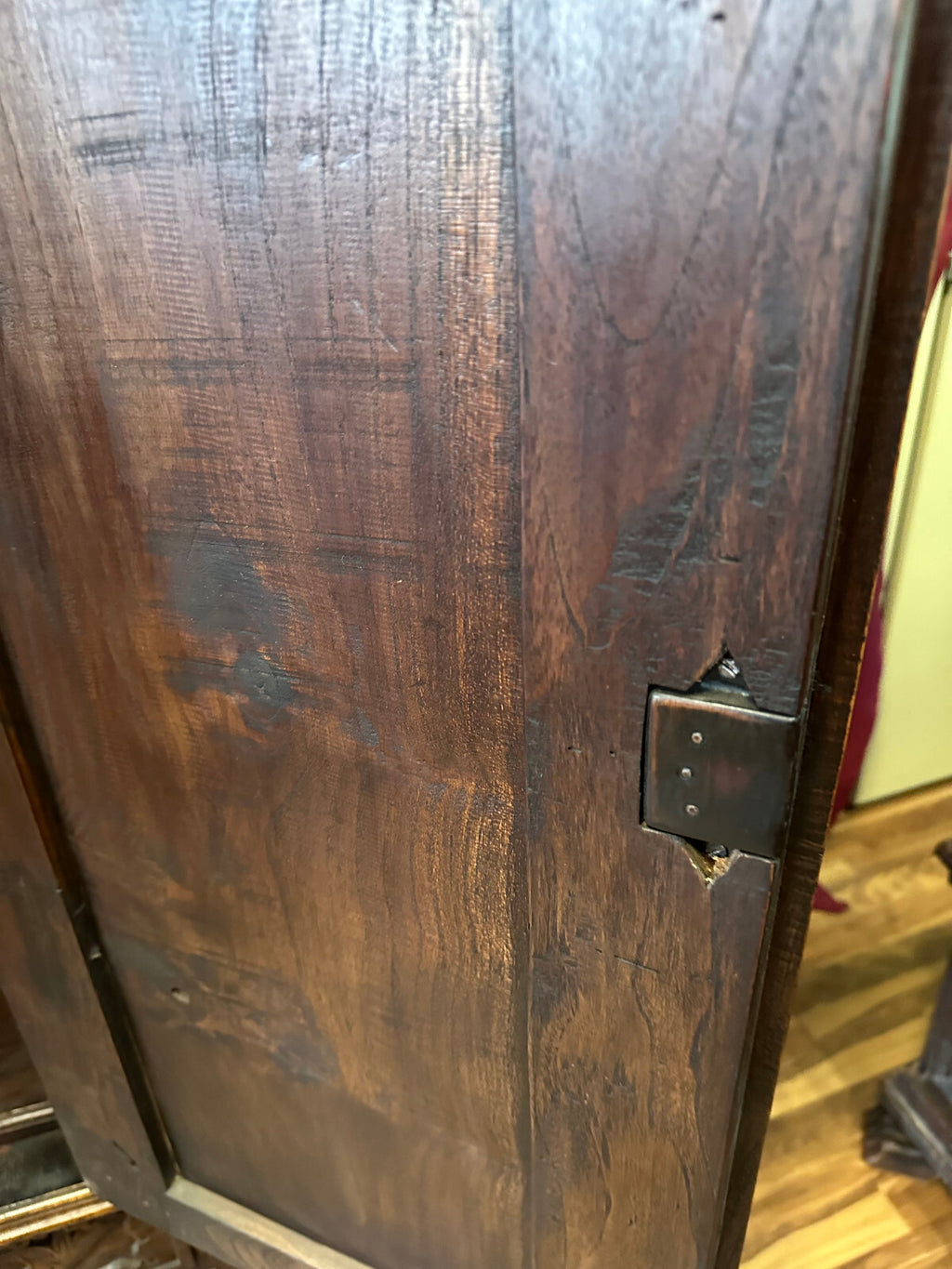 Antiker Schrank Prunkschrank 19 tes Jhdt Nussbaum massiv Schnitzwerk