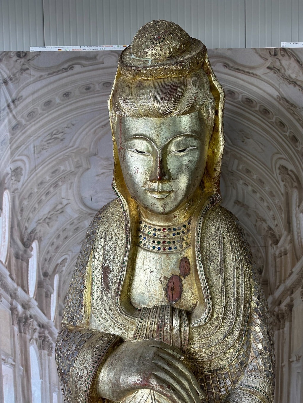 China sehr grosser antiker Buddha 256cm Holz um 1920/40 Vergoldung Glasschmuck