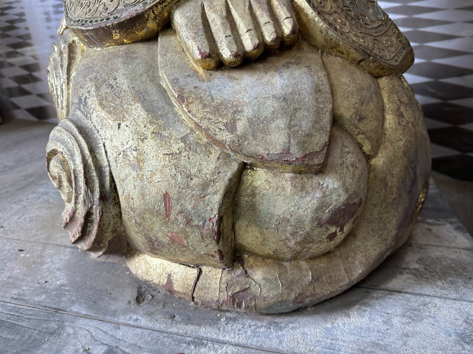 China sehr grosser antiker Buddha 256cm Holz um 1920/40 Vergoldung Glasschmuck