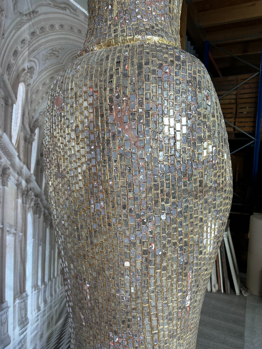 China sehr grosser antiker Buddha 256cm Holz um 1920/40 Vergoldung Glasschmuck